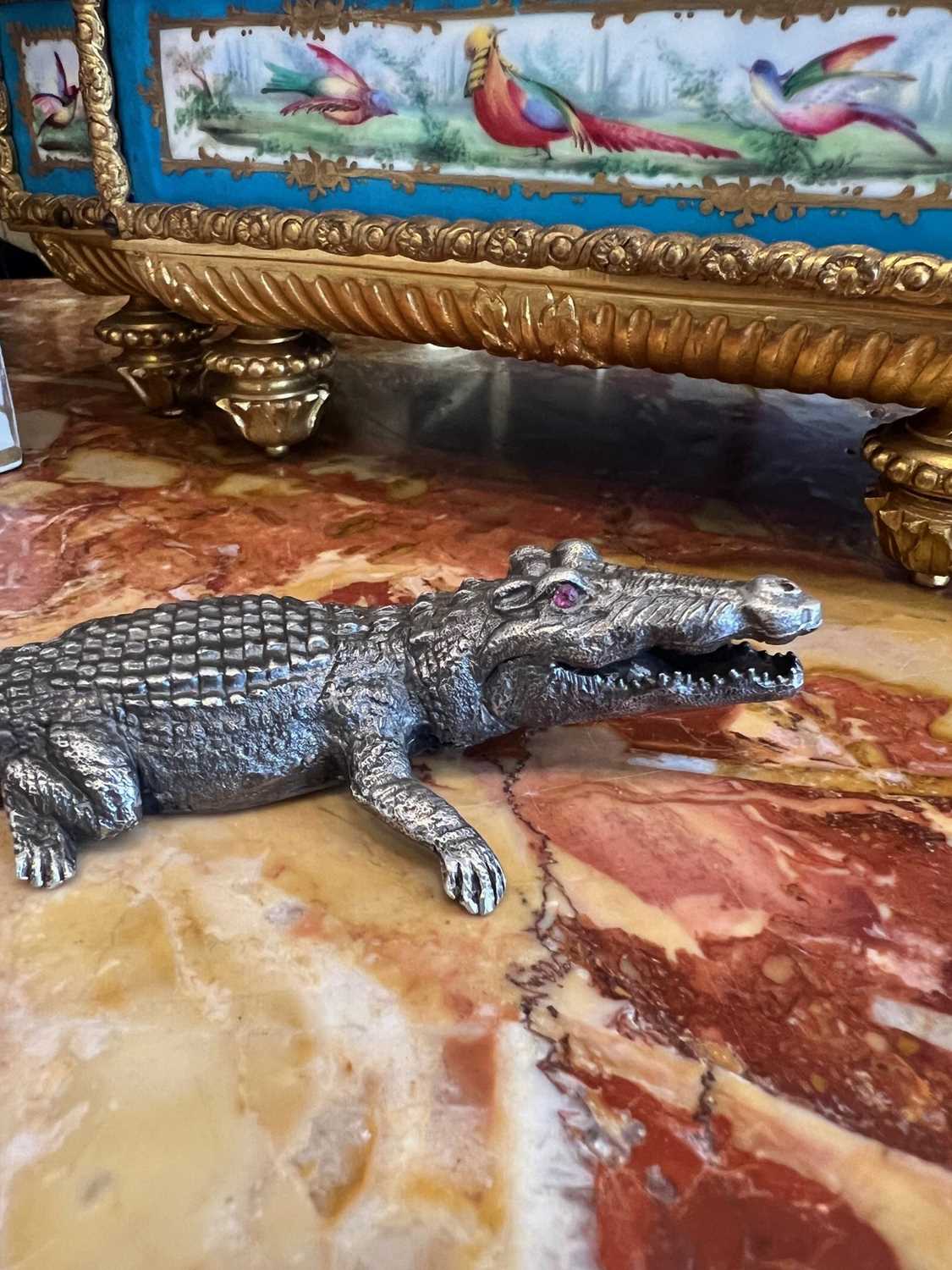 A FABERGE STYLE SOLID SILVER MODEL OF A CROCODILE - Image 8 of 10