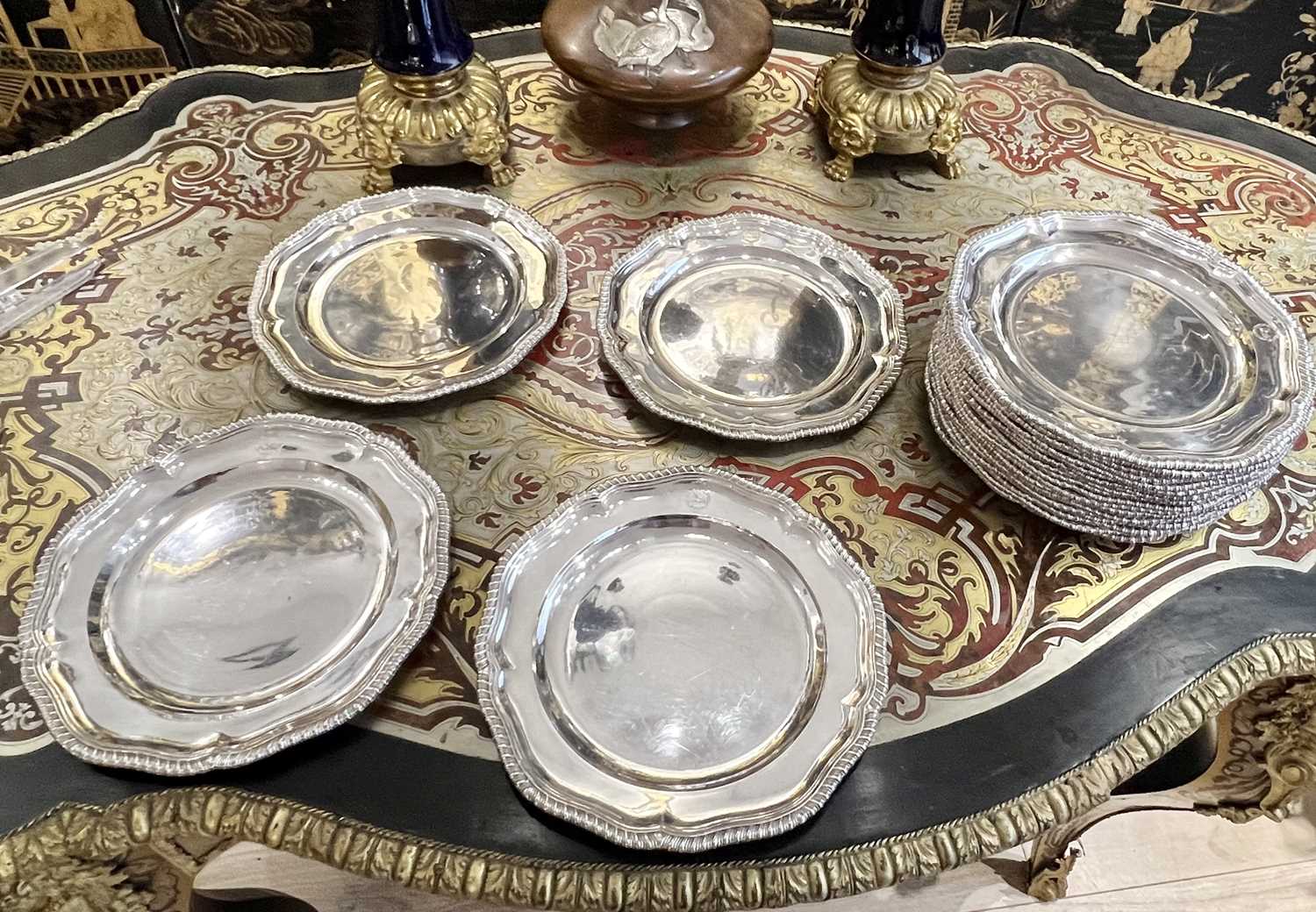 A SET OF 24 STERLING SILVER 19TH CENTURY DINNER PLATES BY ROBERT GARRARD II, 1865 - Image 8 of 8
