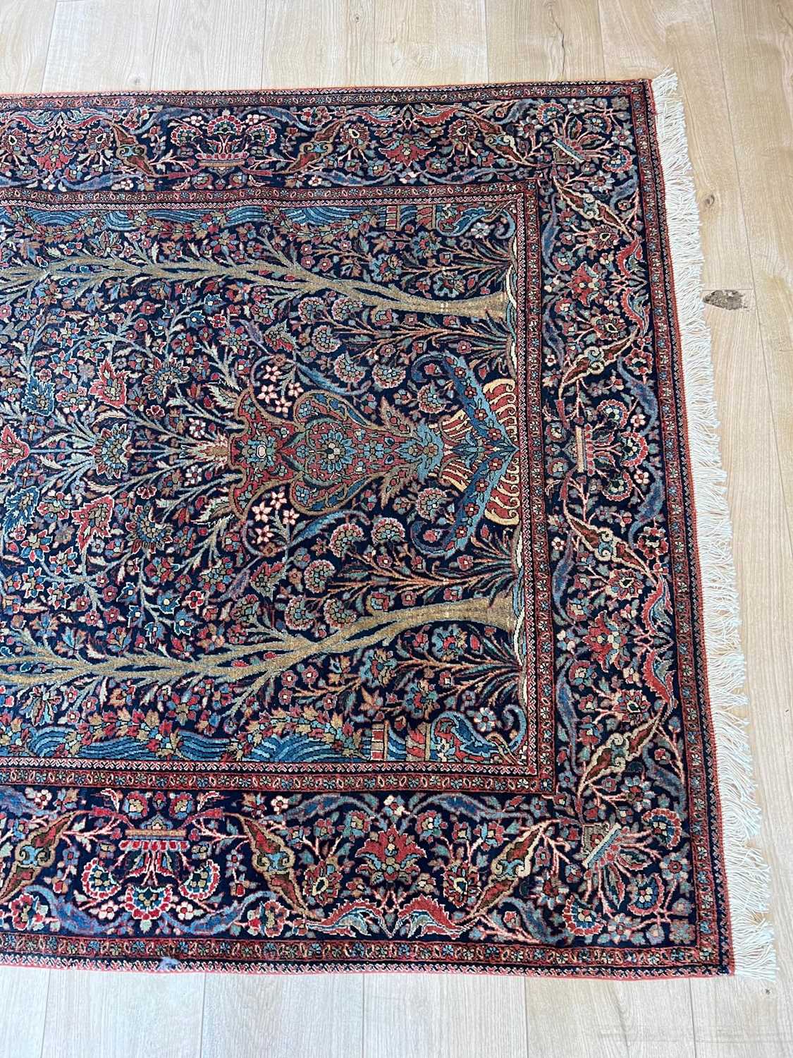 A FINE PAIR OF 1920'S PERSIAN CARPETS - Image 12 of 38