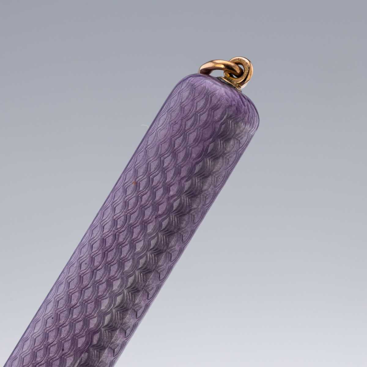 FABERGE: AN EARLY 20TH CENTURY GOLD MOUNTED ENAMEL PENCIL, ALDER, C. 1910 - Image 10 of 10