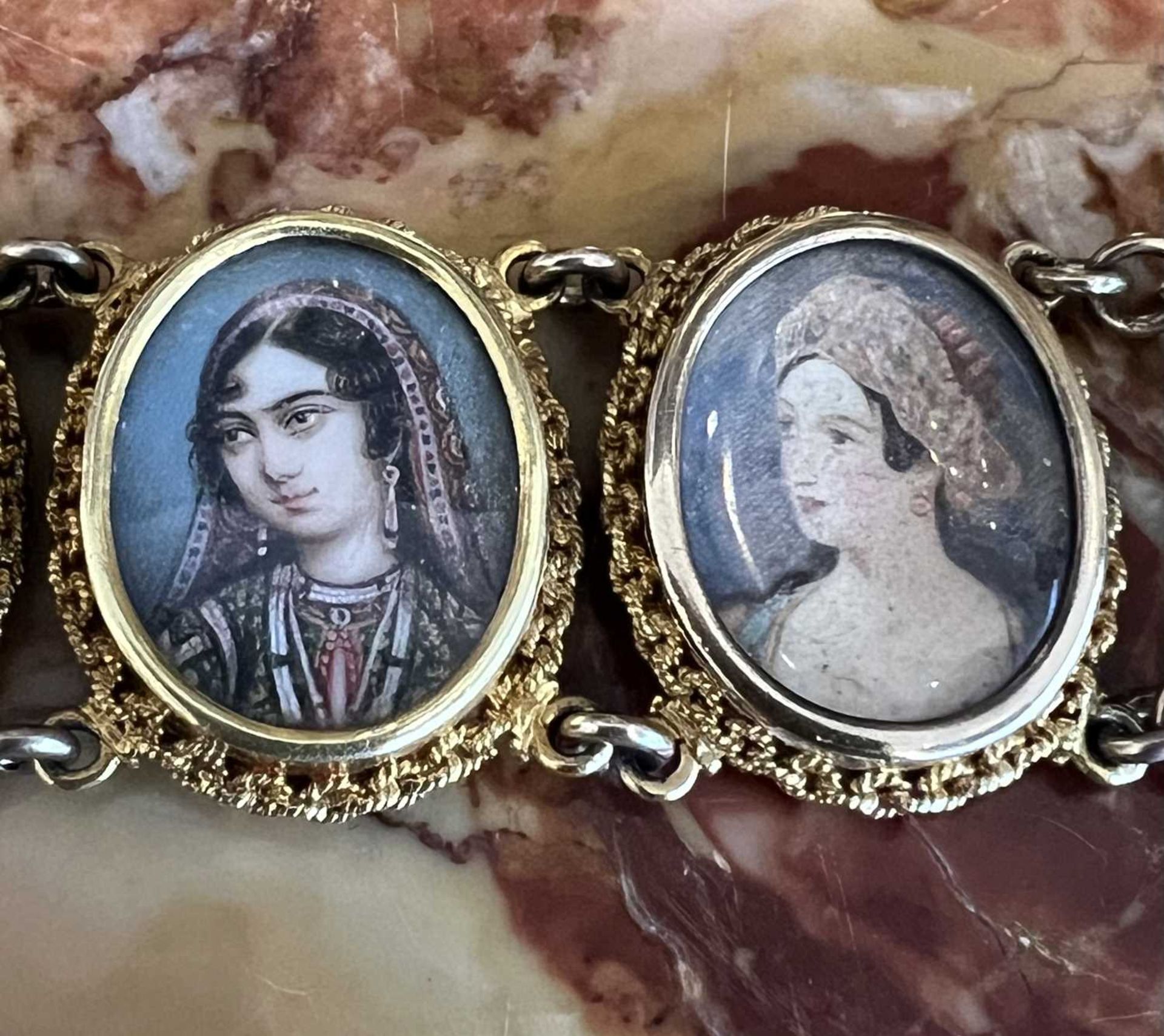 A 19TH CENTURY GOLD BRACELET WITH INDIAN PORTRAIT MINIATURES - Image 6 of 12