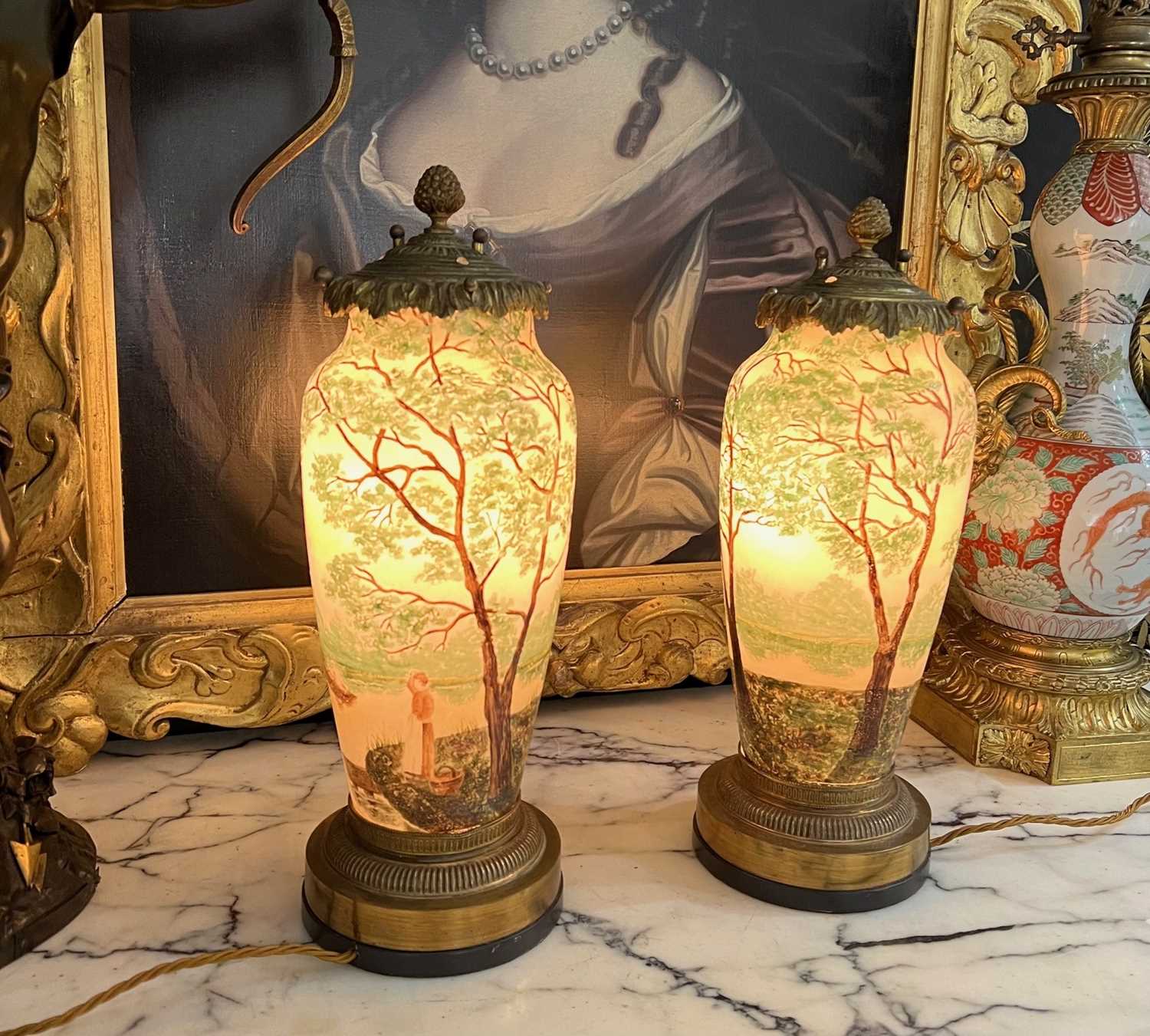 A PAIR OF LATE 19TH / EARLY 20TH CENTURY FRENCH ART GLASS LAMPS - Image 3 of 7