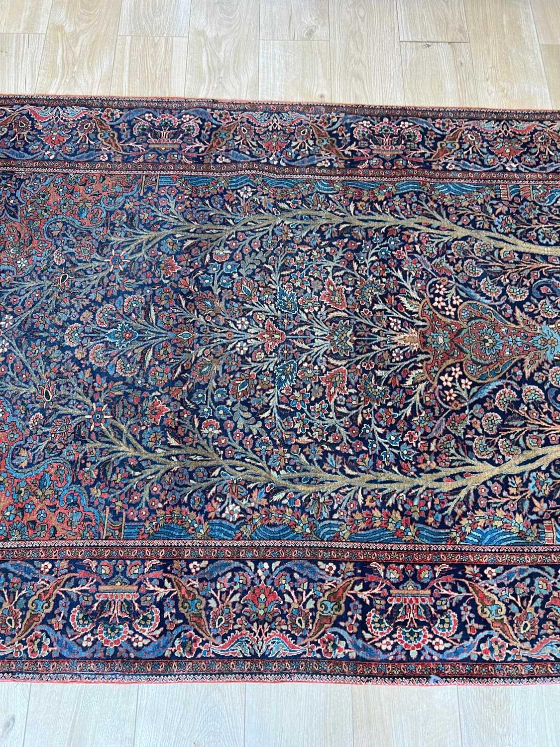 A FINE PAIR OF 1920'S PERSIAN CARPETS - Image 9 of 38