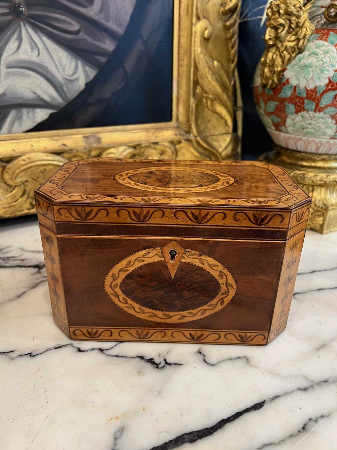 A FINE LATE 18TH / EARLY 19TH CENTURY INLAID SATINWOOD TEA CADDY - Image 7 of 7