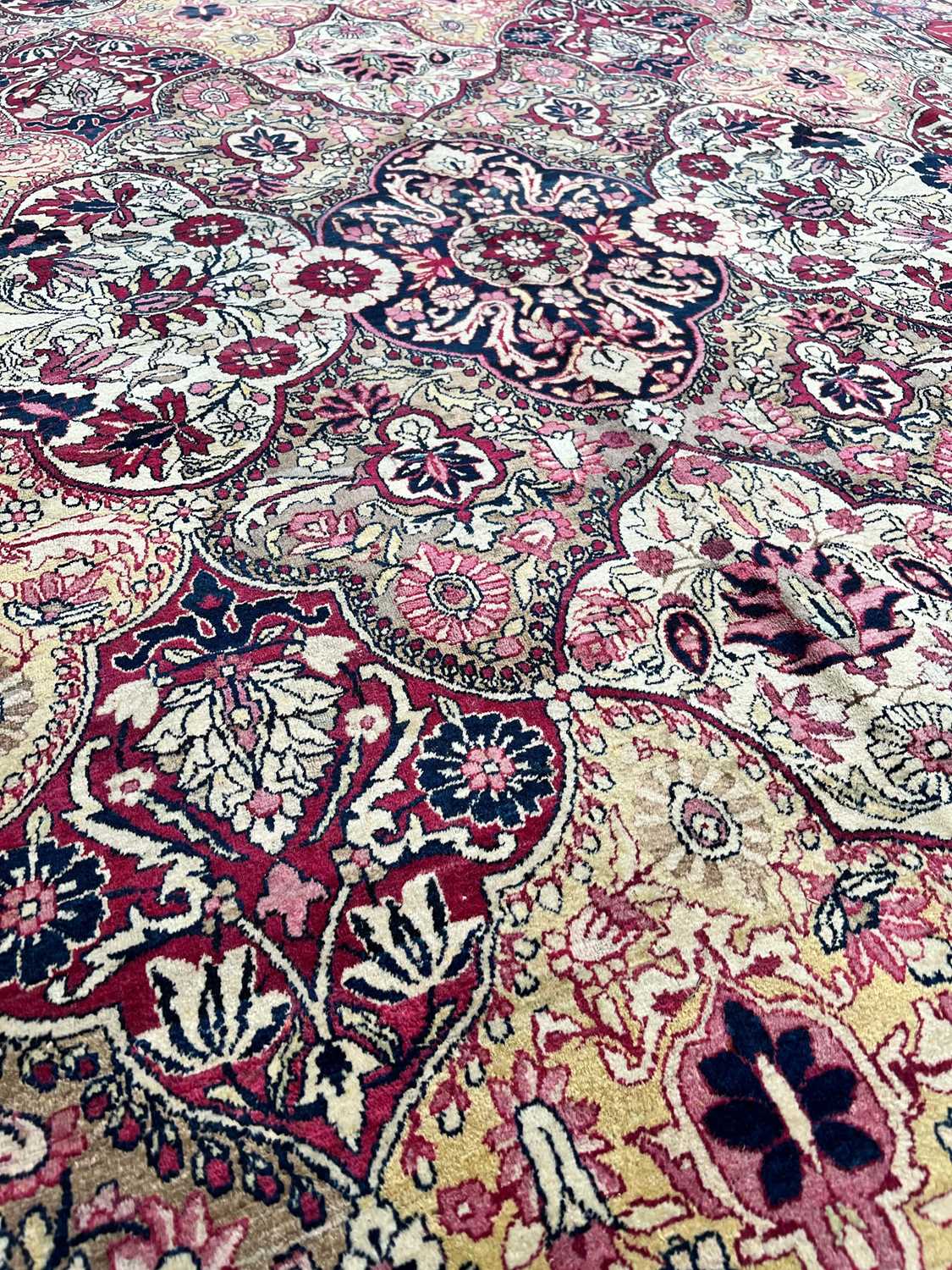 A SIGNED KIRMAN RAVER CARPET - Image 11 of 11