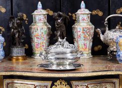 AN ITALIAN SILVER PLATED TUREEN AND STAND IN THE STYLE OF BUCCELLATI