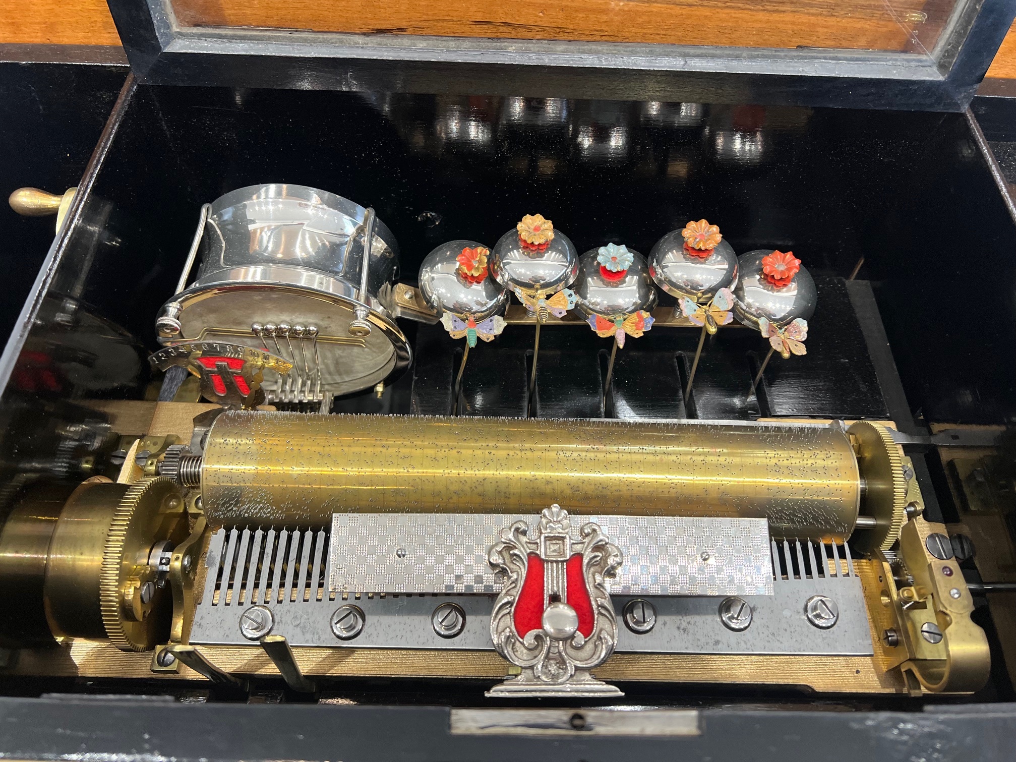 A RARE 19TH CENTURY SWISS MUSIC BOX WITH BELLS AND DRUM - Image 10 of 10