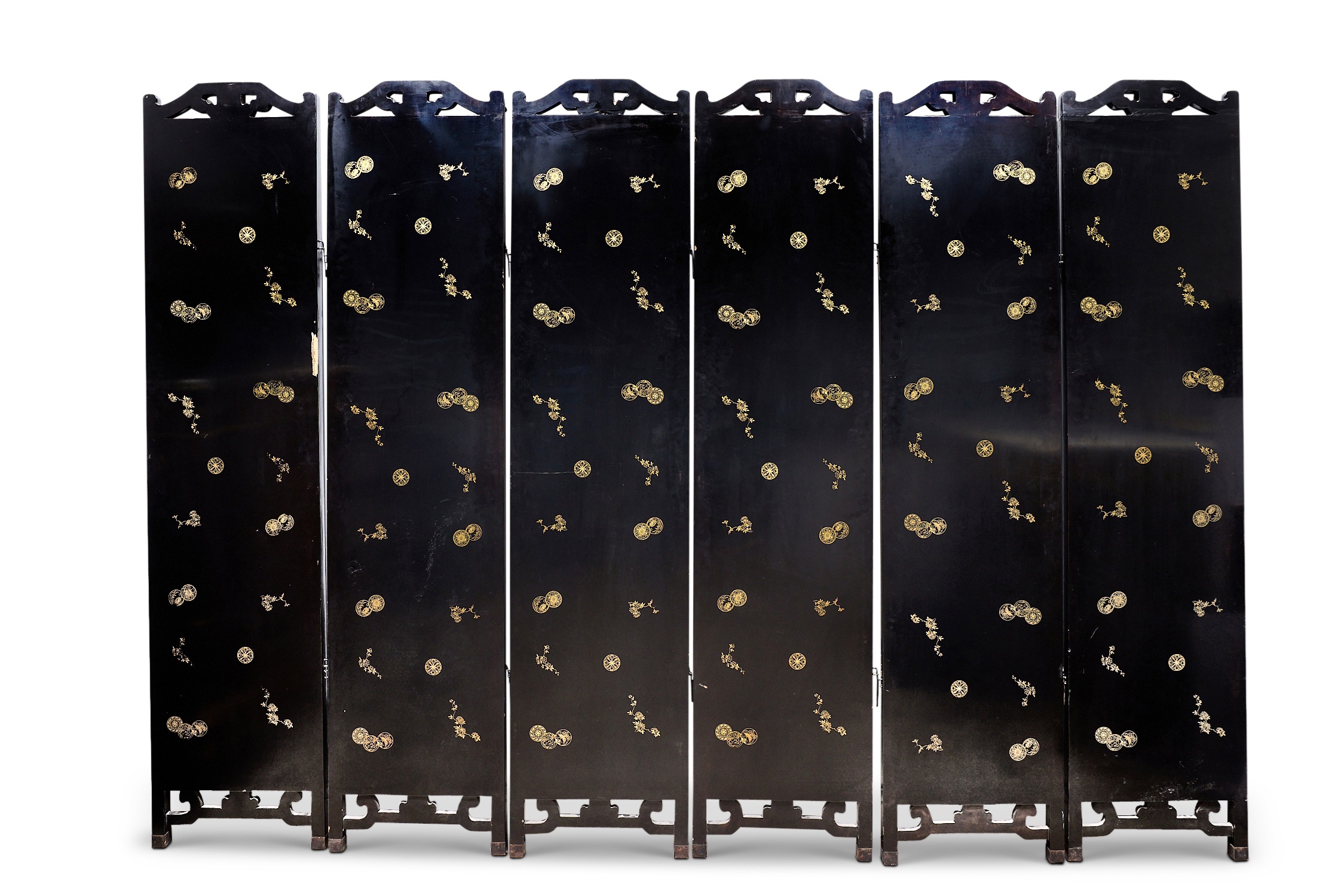 AN EARLY 20TH CENTURY CHINESE CLOISONNE ENAMEL AND BLACK LACQUERED SIX PANEL SCREEN - Image 2 of 2