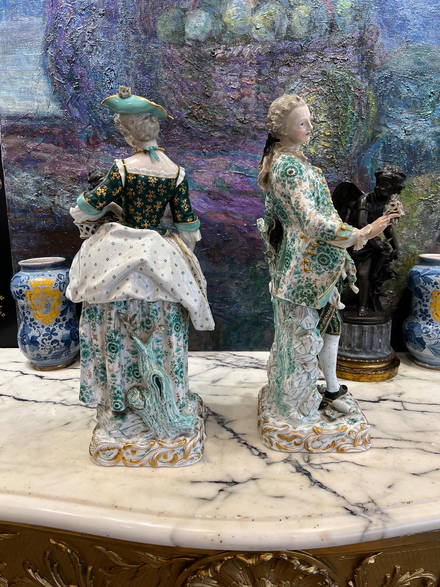 MEISSEN: A VERY LARGE PAIR OF 19TH CENTURY PORCELAIN FIGURES OF A LADY AND GENTLEMAN - Image 6 of 8