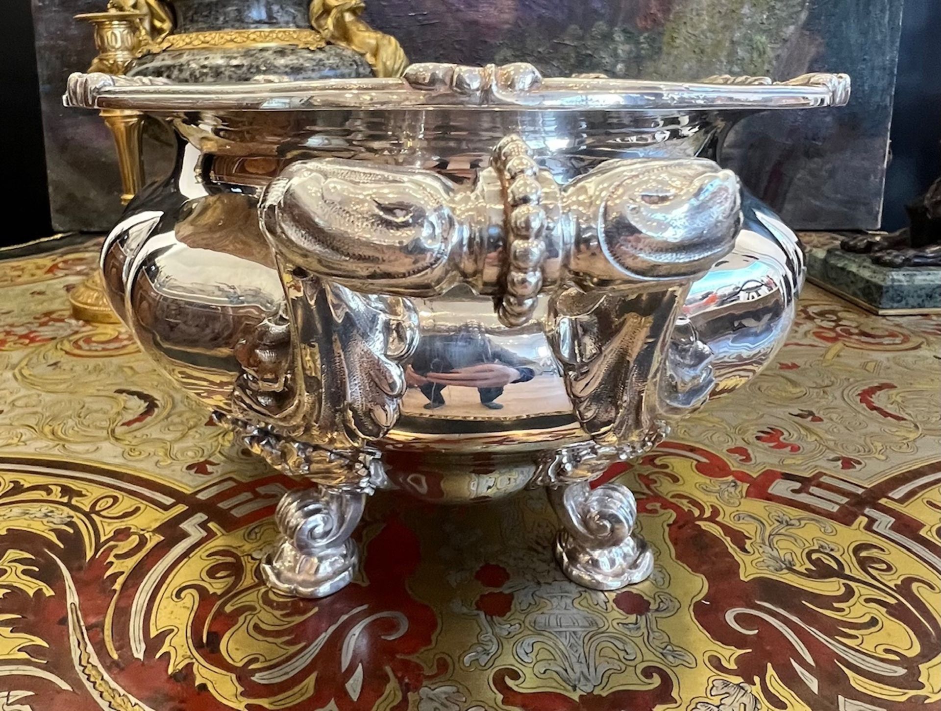 A LARGE STERLING SILVER 18TH CENTURY STYLE GERMAN WINE COOLER - Image 3 of 6