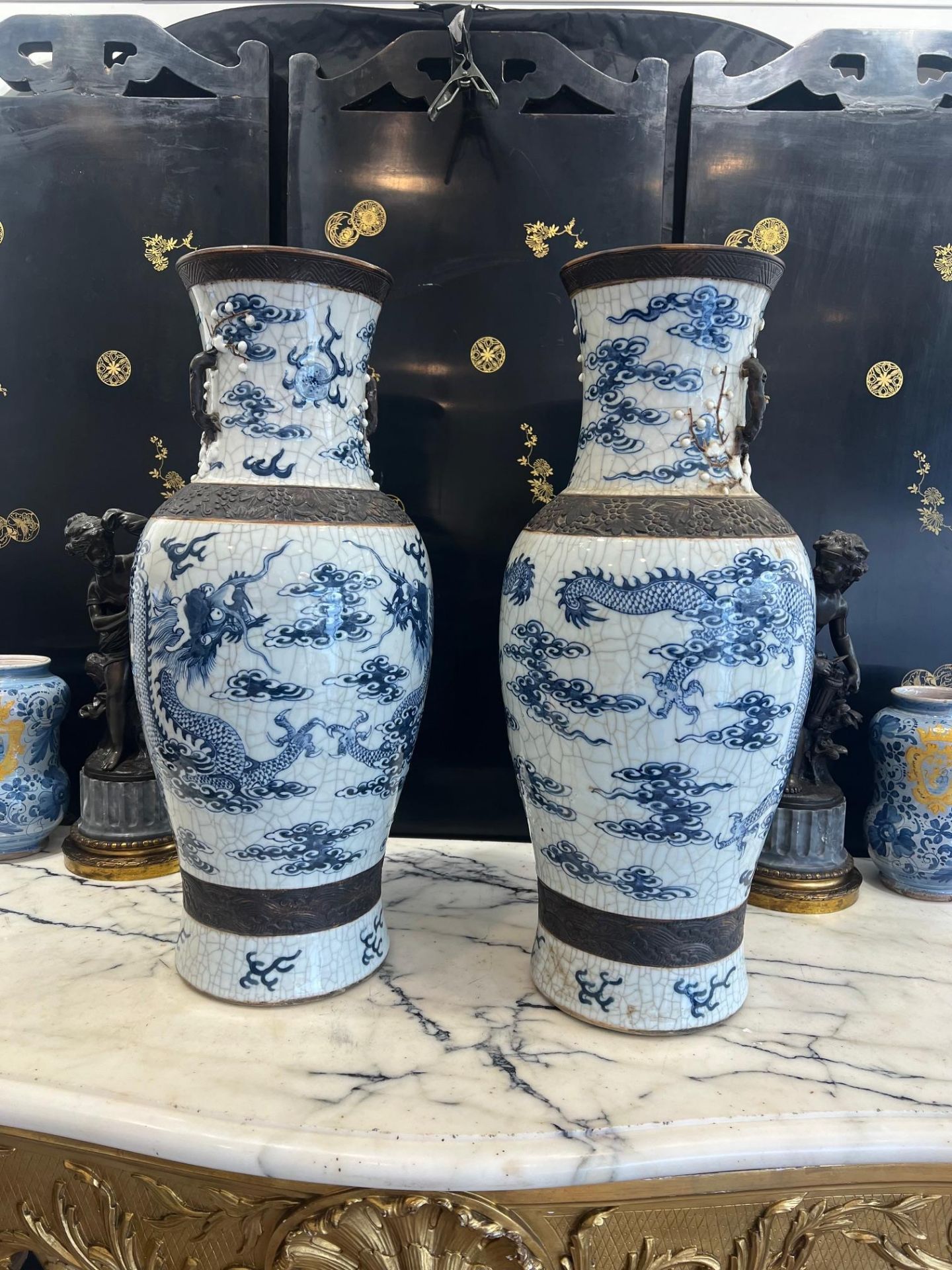 A LARGE PAIR OF 19TH CENTURY CHINESE CRACKLE WARE PORCELAIN VASES - Image 3 of 11