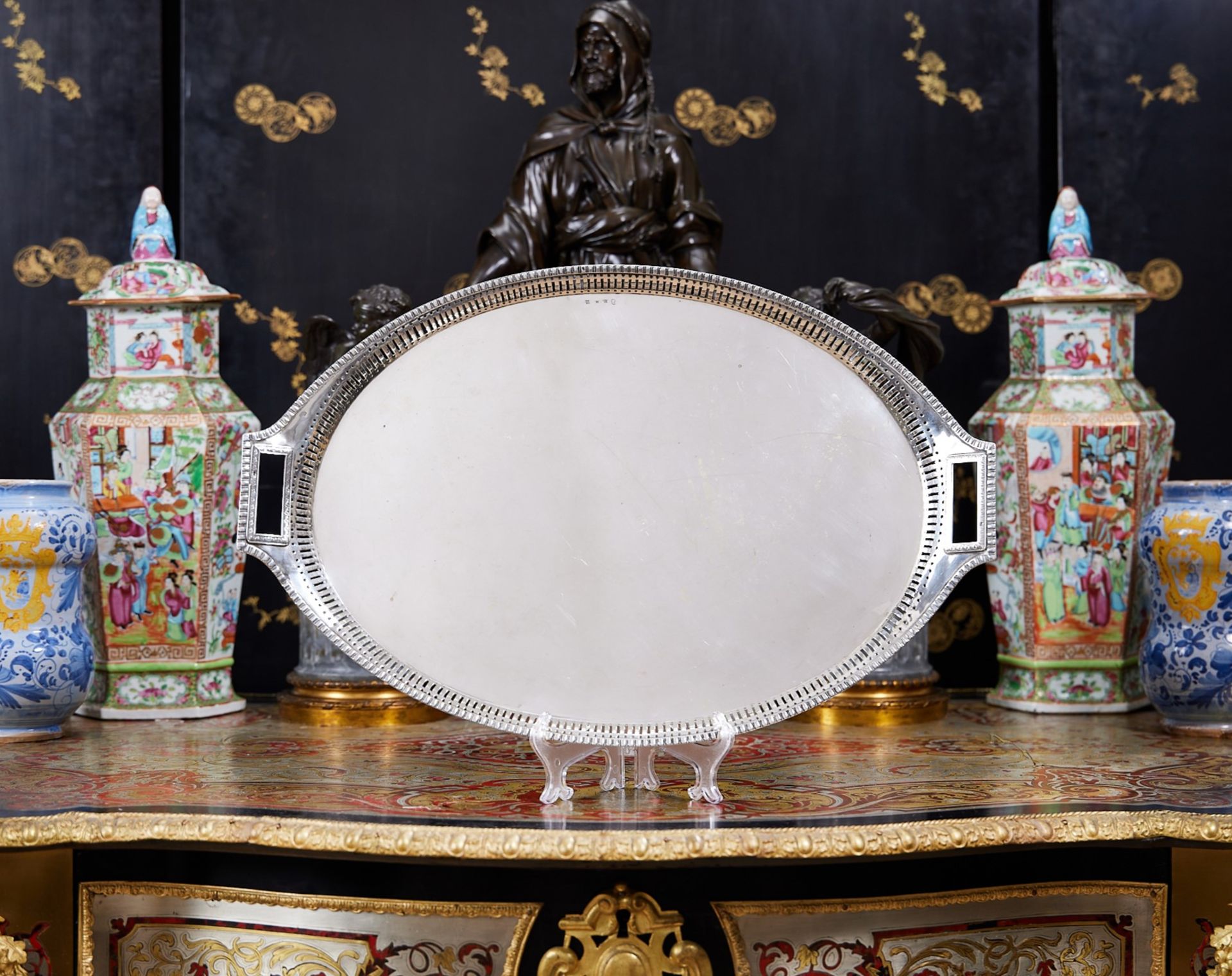 AN EARLY 19TH CENTURY NEO-CLASSICAL RUSSIAN SILVER TRAY, 1823 - Image 2 of 4