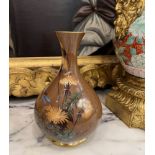 A LATE 19TH / EARLY 20TH CENTURY PORCELAIN VASE