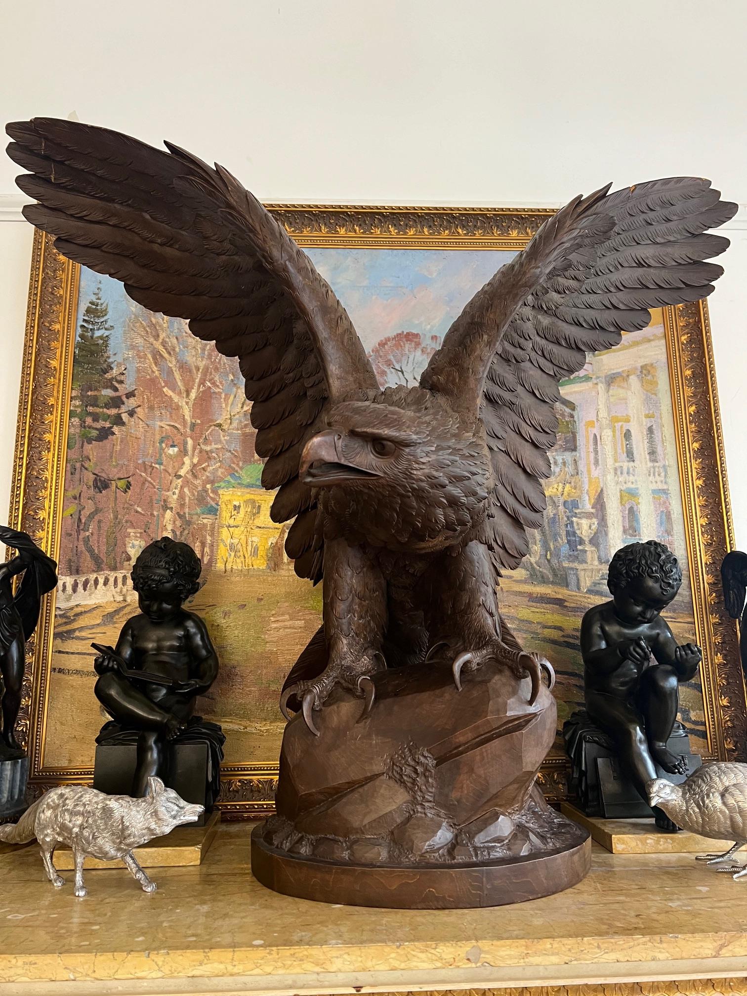 A MASSIVE EARLY 20TH CENTURY BLACK FOREST CARVED WOOD MODEL OF AN EAGLE - Image 2 of 11