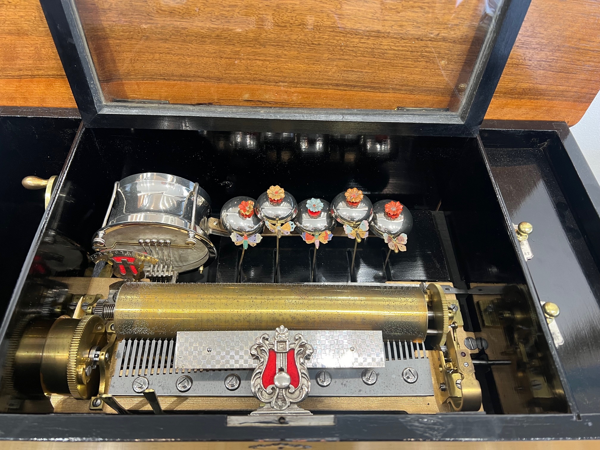 A RARE 19TH CENTURY SWISS MUSIC BOX WITH BELLS AND DRUM - Image 6 of 10