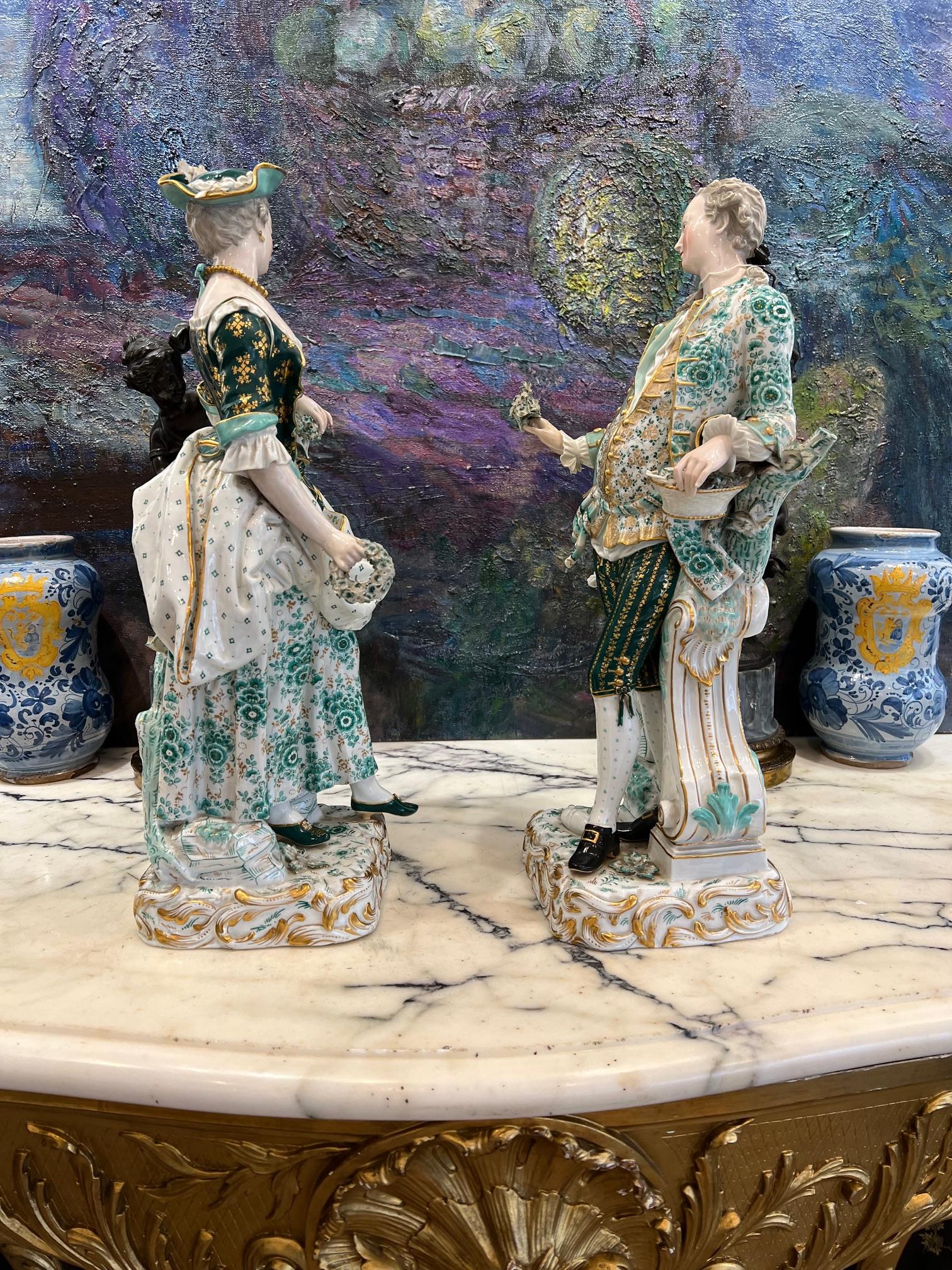 MEISSEN: A VERY LARGE PAIR OF 19TH CENTURY PORCELAIN FIGURES OF A LADY AND GENTLEMAN - Image 7 of 8