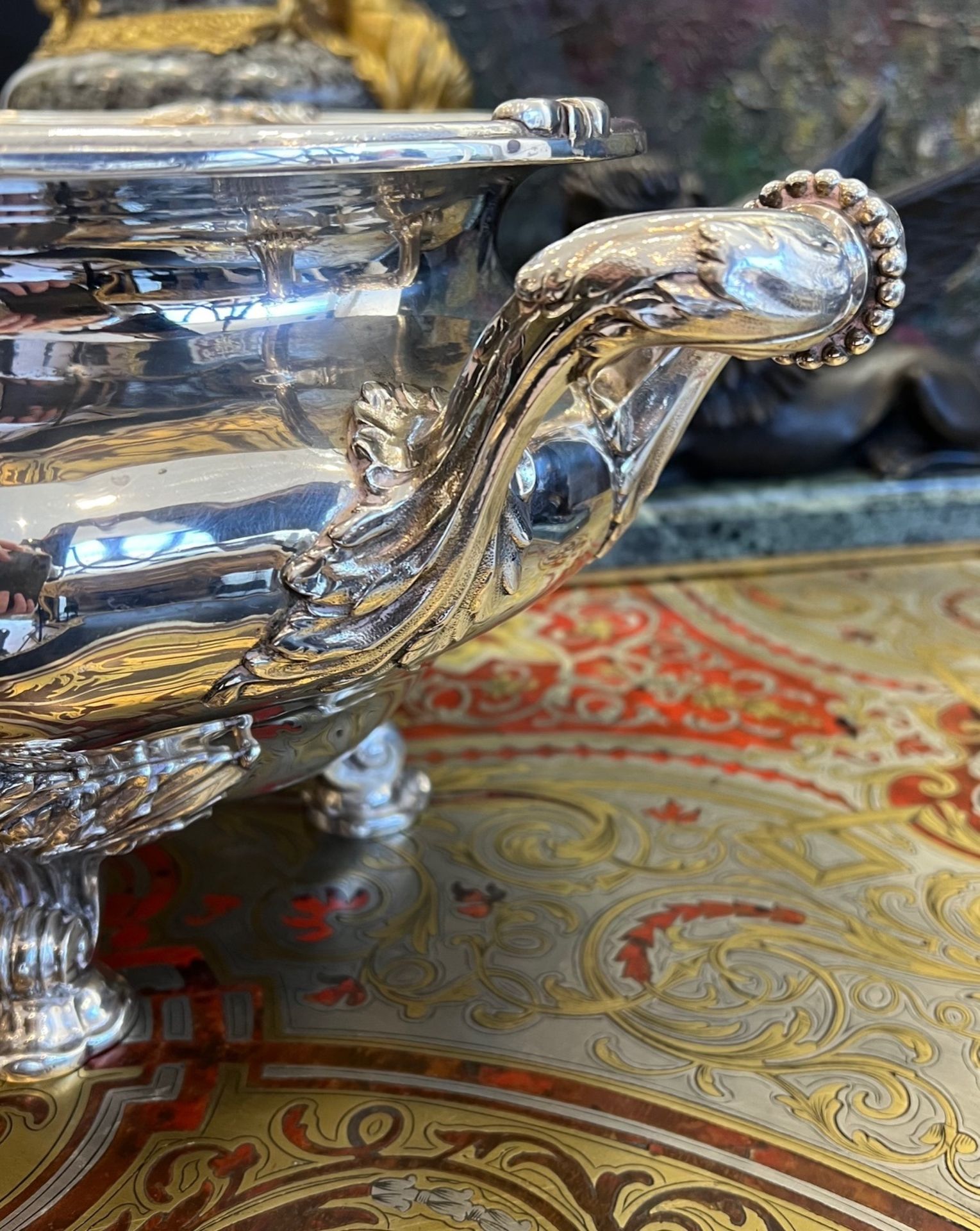 A LARGE STERLING SILVER 18TH CENTURY STYLE GERMAN WINE COOLER - Image 4 of 6