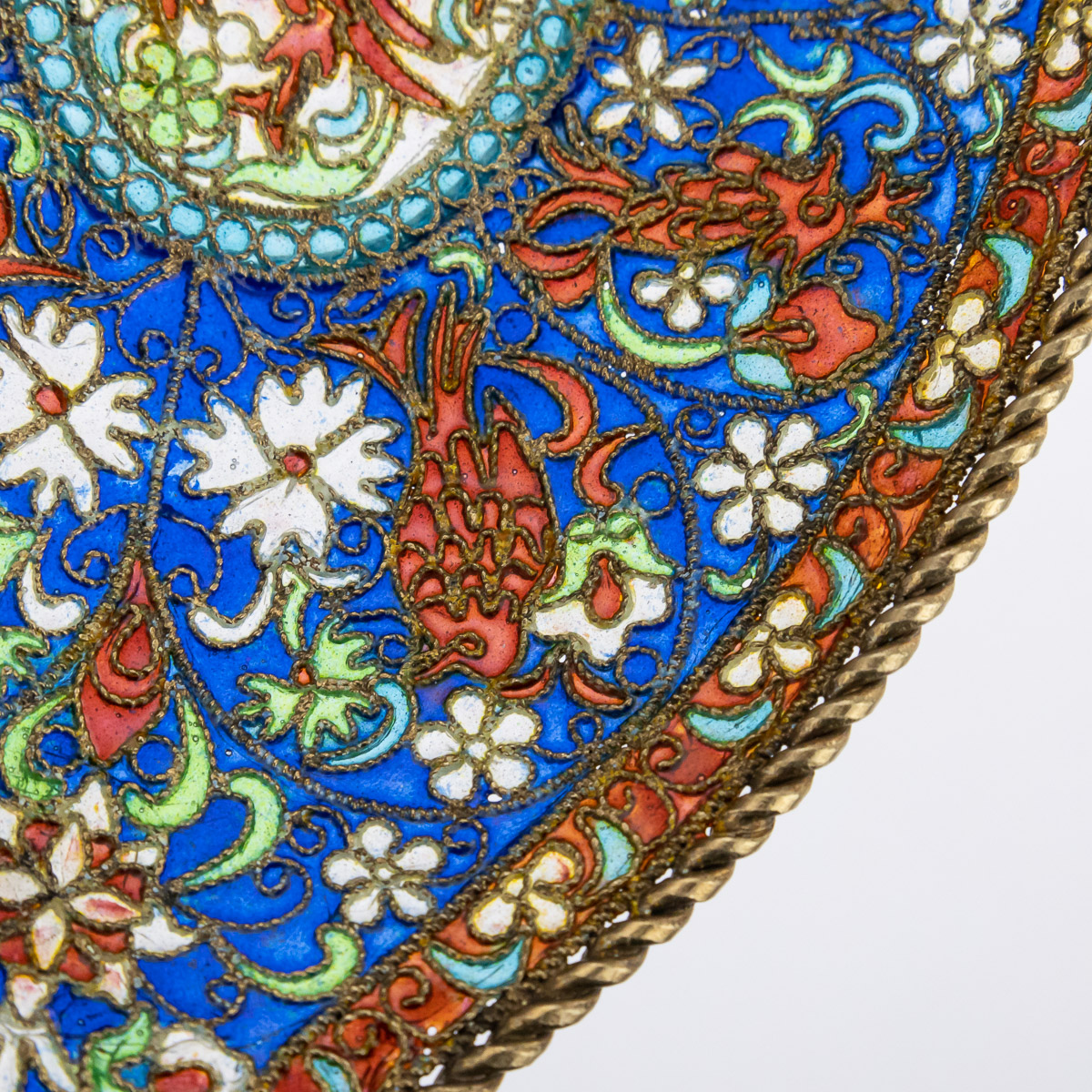 A 19TH CENTURY SOLID SILVER GILT & PLIQUE-A-JOUR ENAMEL KOVSH c.1890 - Image 8 of 18