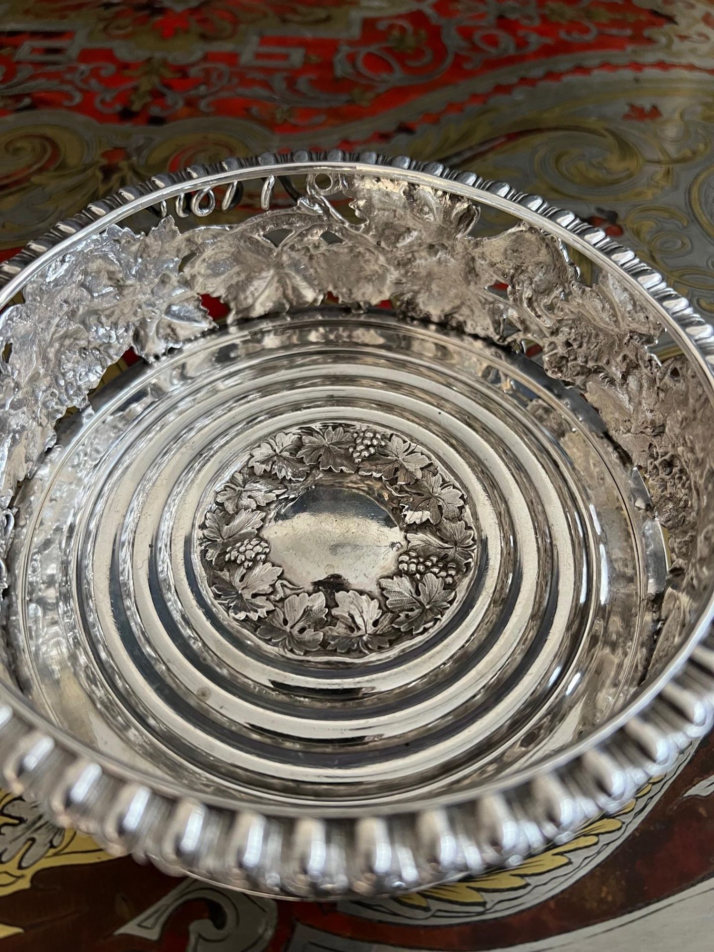 A FINE PAIR OF SUBSTANTIAL WILLIAM IV PERIOD STERLING SILVER WINE COASTERS C. 1837 - Image 7 of 9