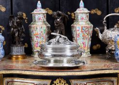 A LARGE ITALIAN SILVER PLATED SOUP TUREEN IN THE STYLE OF BUCCELLATI