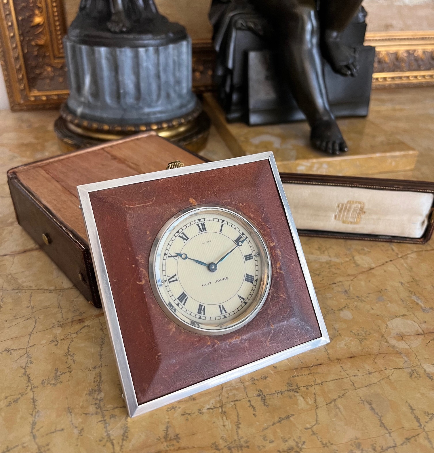 CARTIER: A 1930'S SILVER AND LEATHER TRAVELLING CLOCK IN ORIGINAL CASE - Image 4 of 6