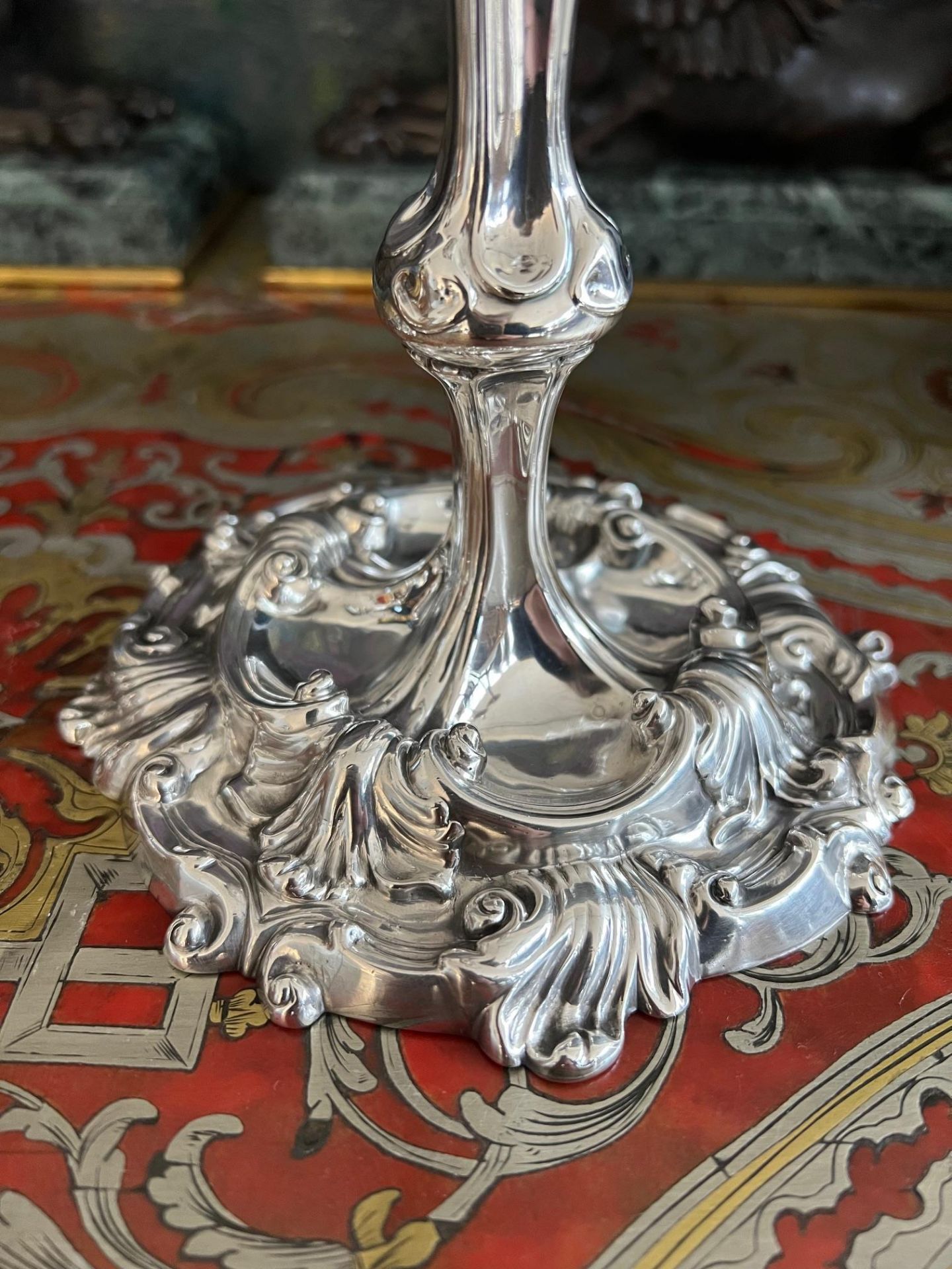 A FINE PAIR OF MID 18TH CENTURY STERLING SILVER CANDLESTICKS, LONDON, 1755, WILLIAM SKEEN - Image 8 of 8