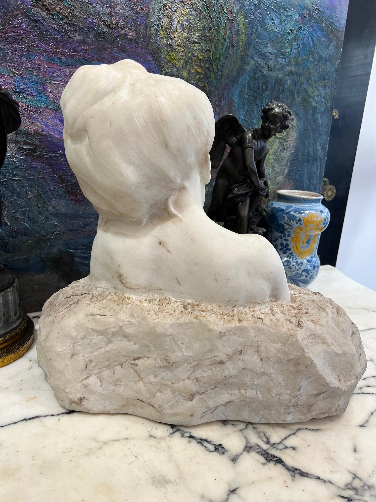 AN EARLY 20TH CENTURY MARBLE BUST OF A GIRL - Image 3 of 4