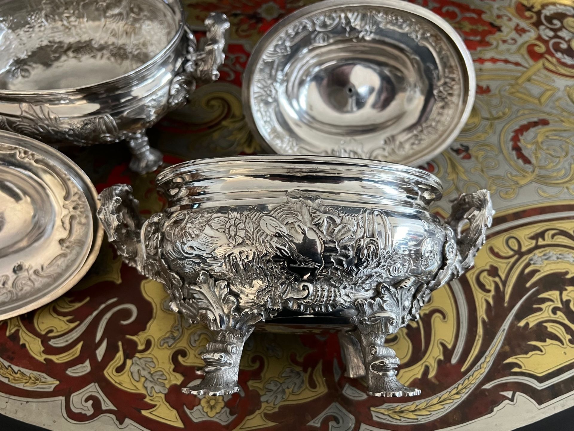 A FINE PAIR OF 18TH CENTURY STERLING SILVER SAUCE TUREENS, LONDON, 1790, WILLIAM PITTS - Image 8 of 19