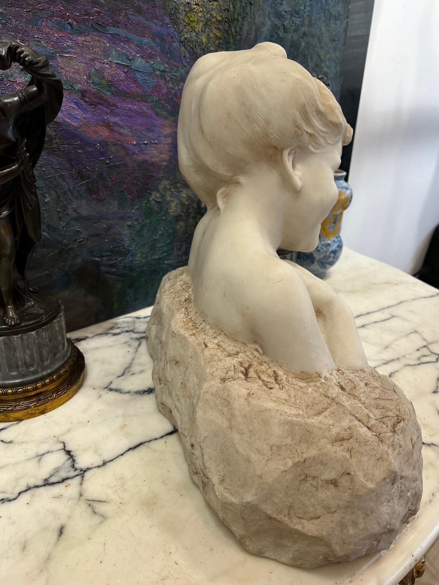 AN EARLY 20TH CENTURY MARBLE BUST OF A GIRL - Image 2 of 4