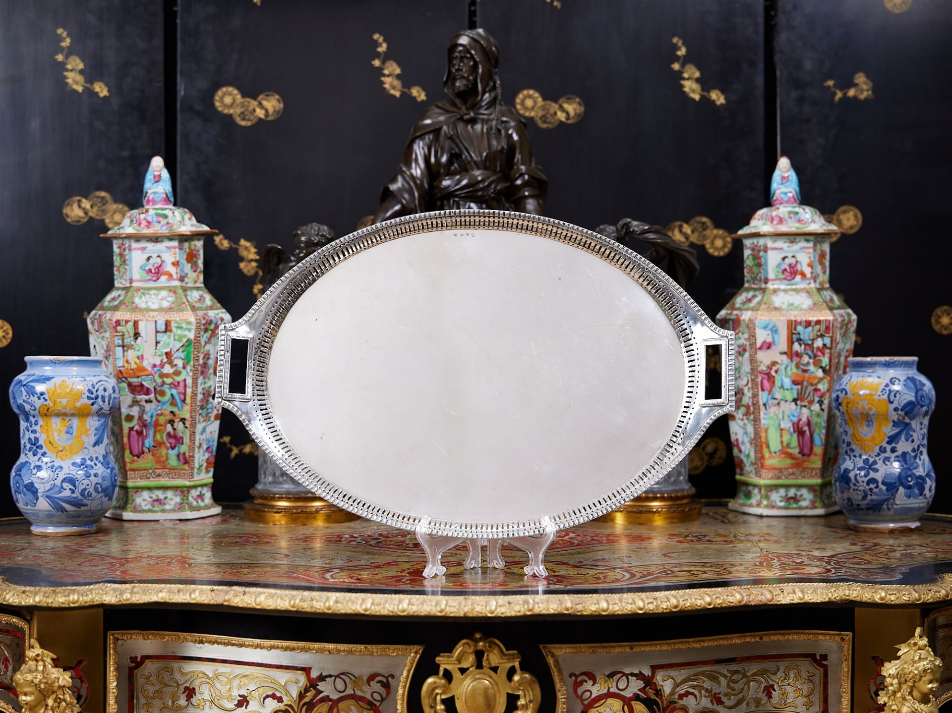 AN EARLY 19TH CENTURY NEO-CLASSICAL RUSSIAN SILVER TRAY, 1823