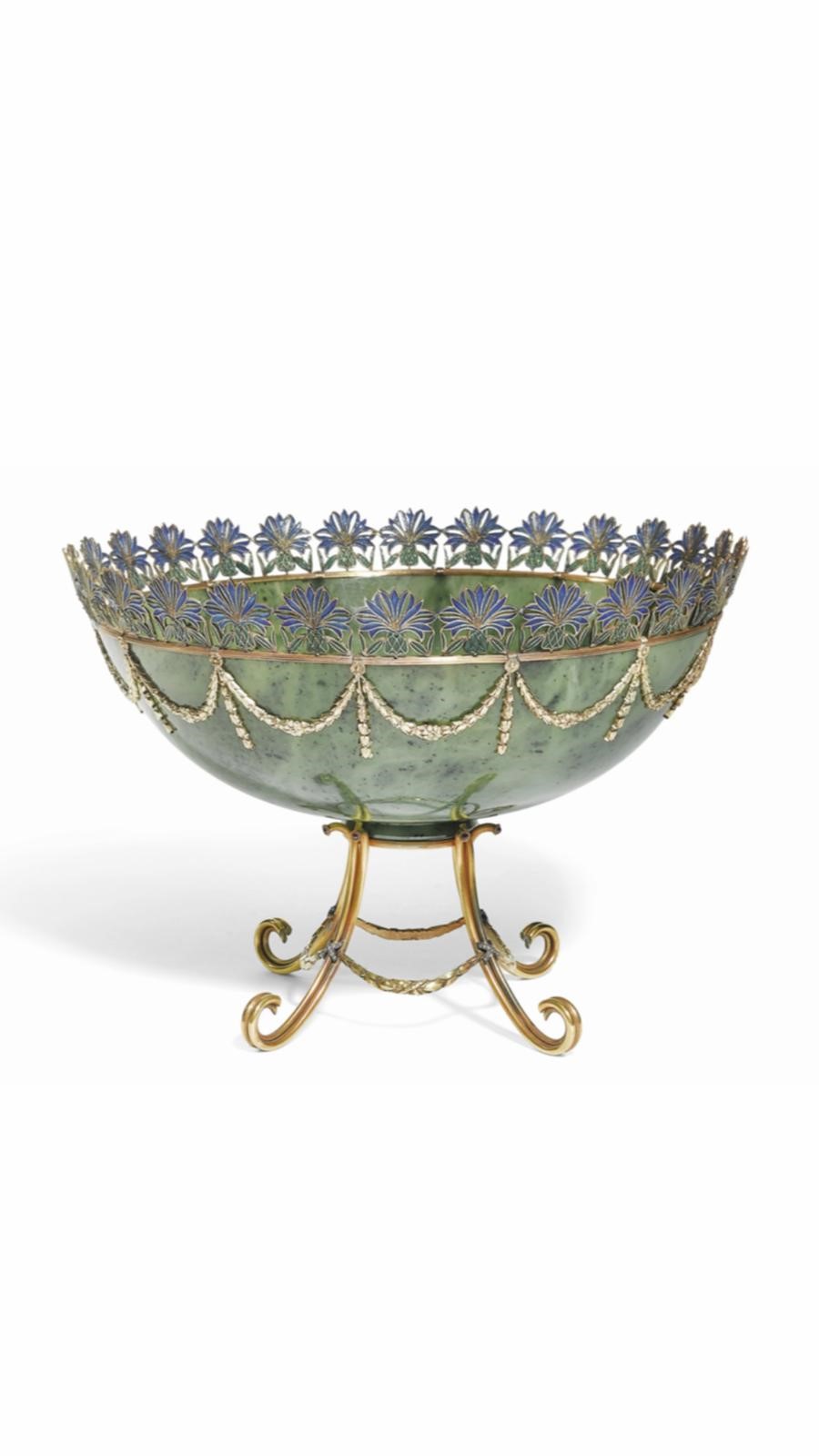 A 14CT GOLD, NEPHRITE, ENAMEL AND DIAMOND MOUNTED BOWL IN THE STYLE OF FABERGE BY S. RUDLE