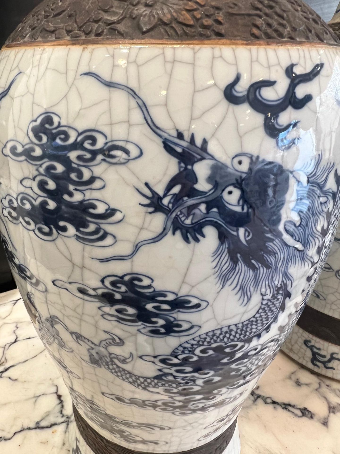 A LARGE PAIR OF 19TH CENTURY CHINESE CRACKLE WARE PORCELAIN VASES - Image 6 of 11