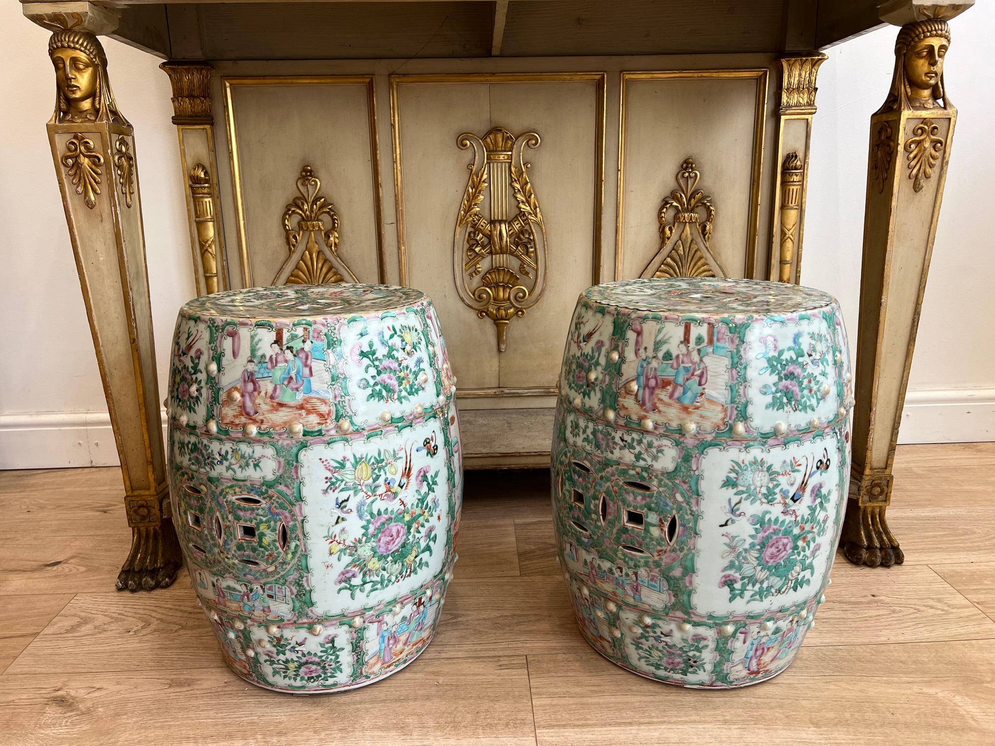 A PAIR OF 19TH CENTURY CHINESE FAMILLE ROSE PORCELAIN GARDEN SEATS - Image 10 of 12
