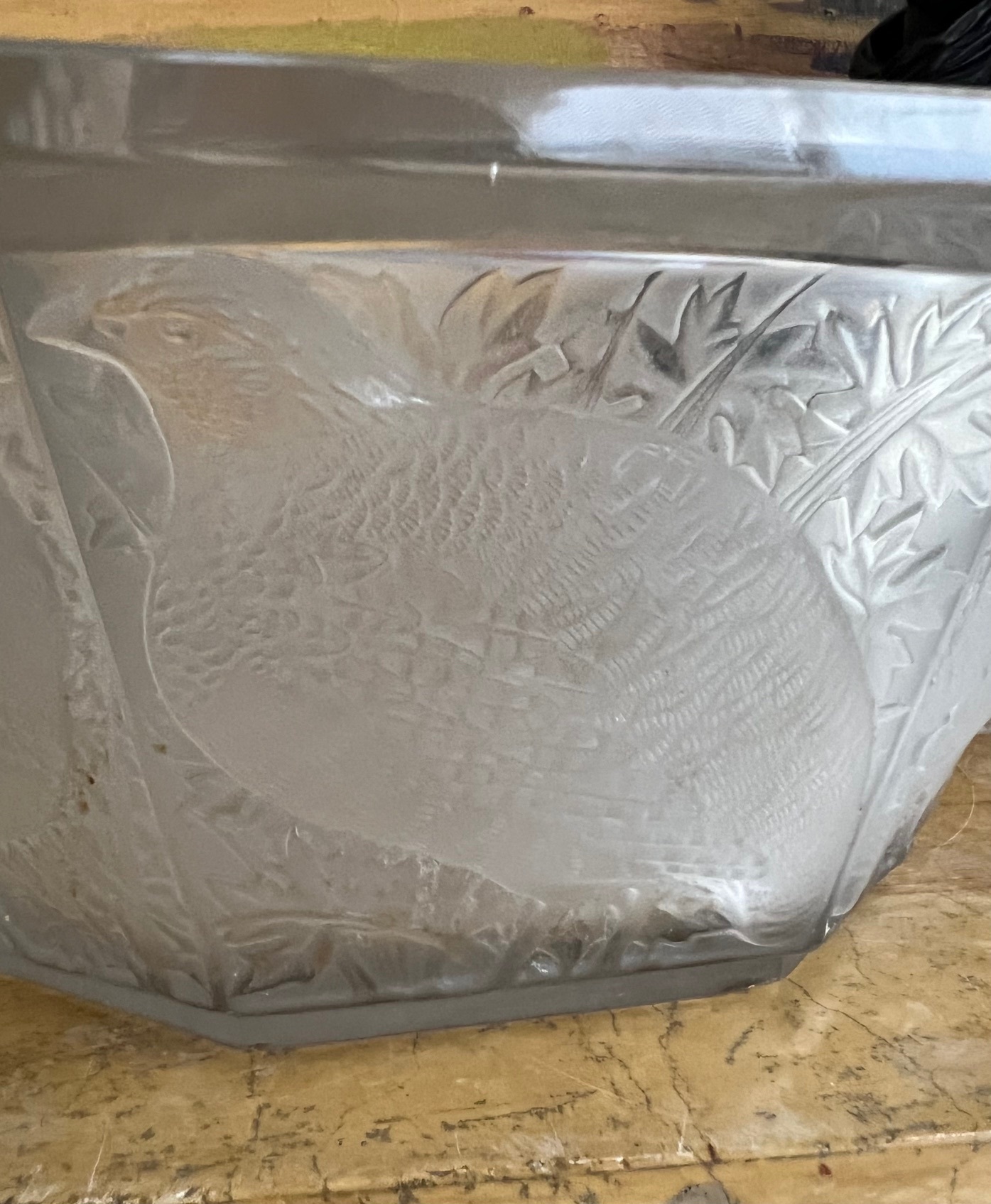 LALIQUE: A FROSTED AND CLEAR GLASS 'CAILLE PERDIX' BOWL - Image 3 of 10