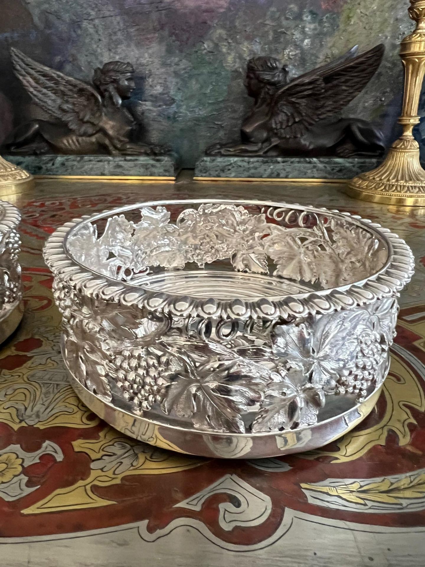 A FINE PAIR OF SUBSTANTIAL WILLIAM IV PERIOD STERLING SILVER WINE COASTERS C. 1837 - Image 5 of 9