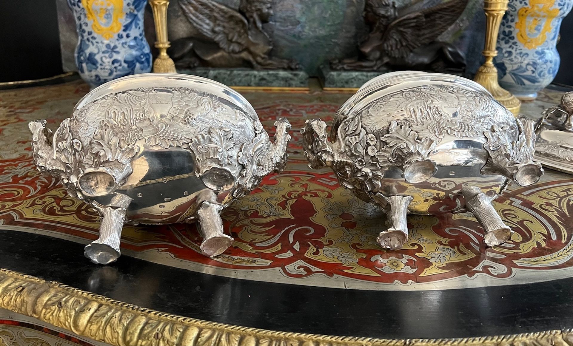 A FINE PAIR OF 18TH CENTURY STERLING SILVER SAUCE TUREENS, LONDON, 1790, WILLIAM PITTS - Image 14 of 19