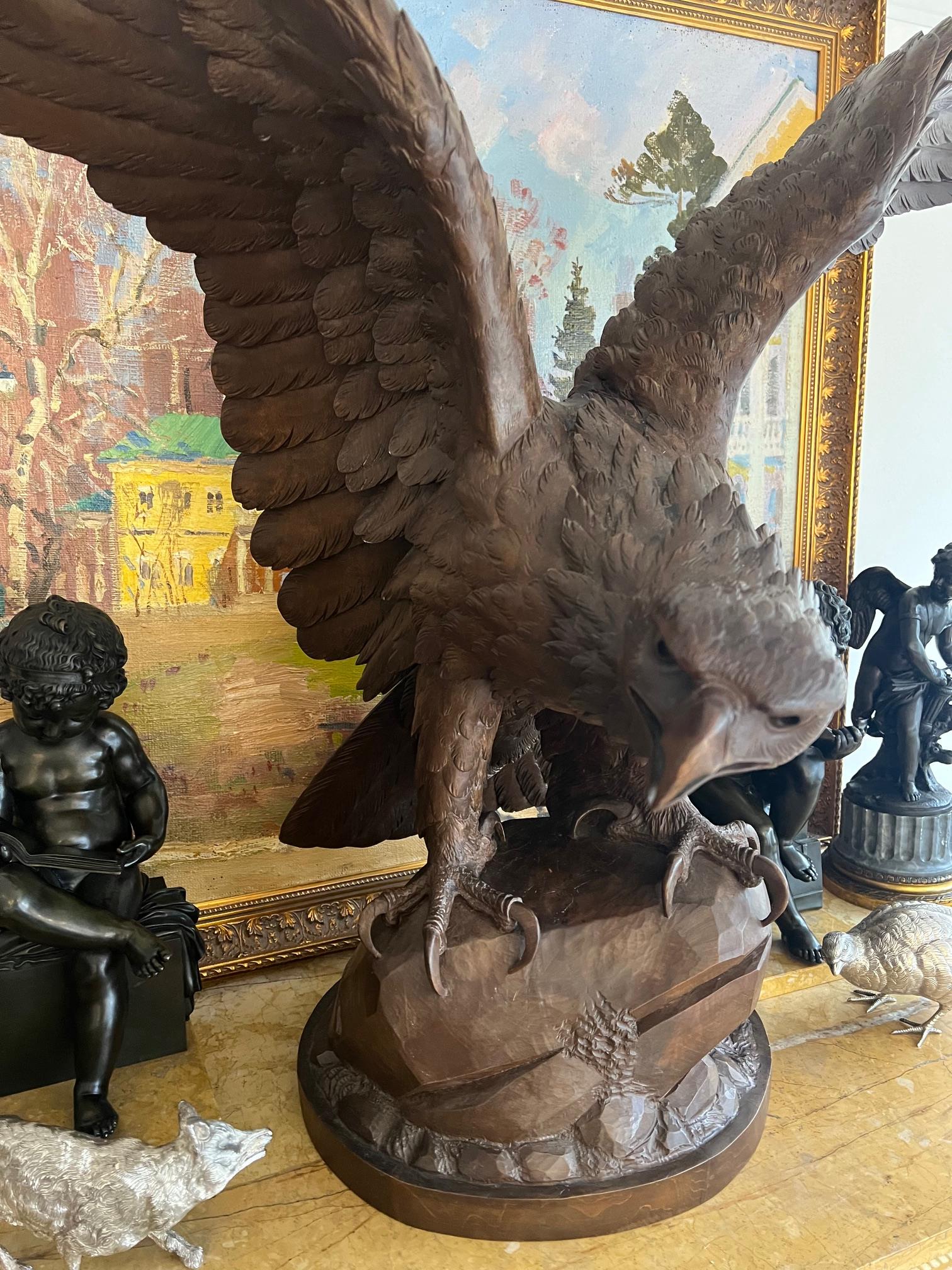 A MASSIVE EARLY 20TH CENTURY BLACK FOREST CARVED WOOD MODEL OF AN EAGLE - Image 3 of 11