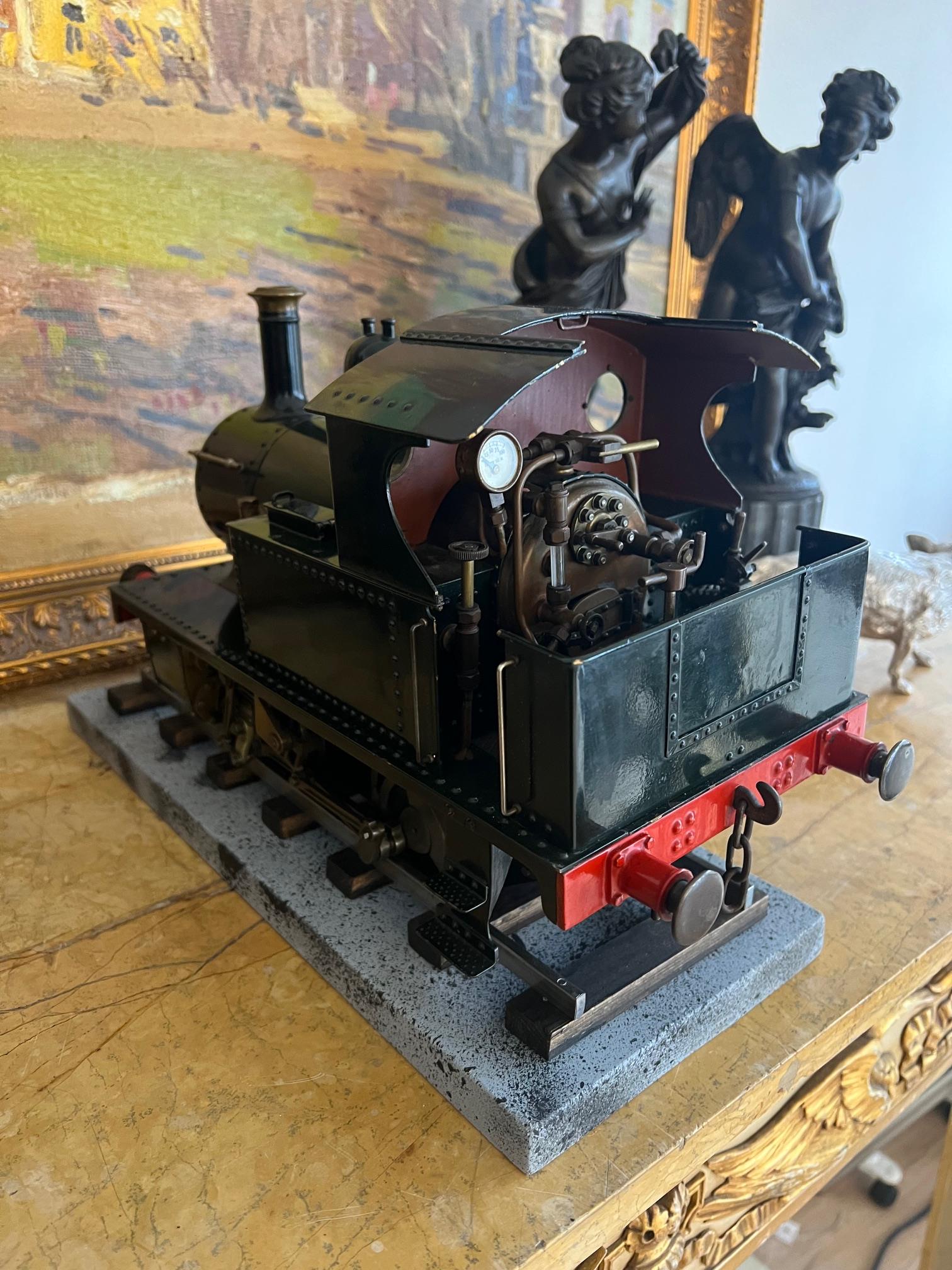 A FULL WORKING MODEL OF A STEAM TRAIN - Image 5 of 45