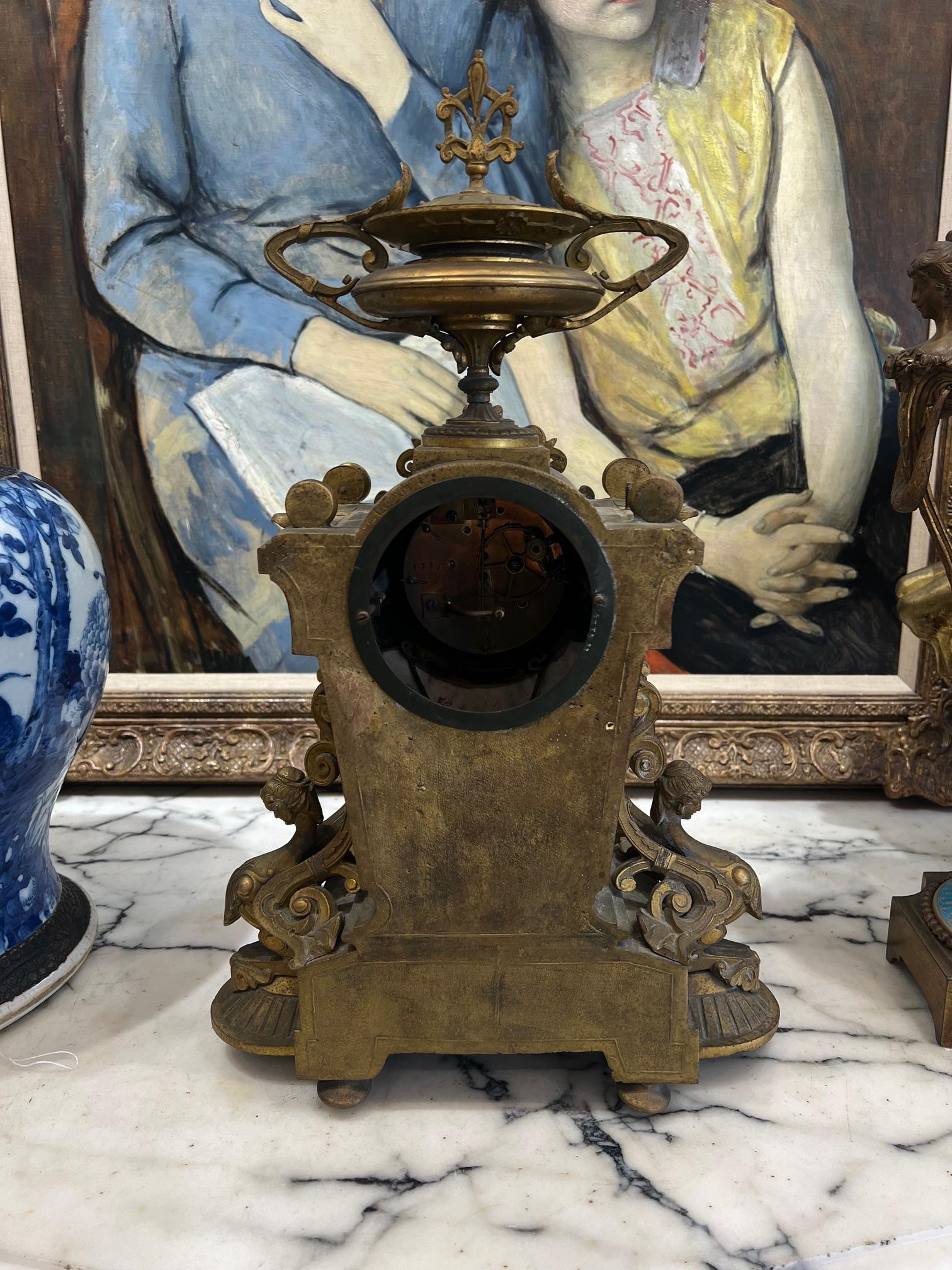 A LATE 19TH CENTURY FRENCH PORCELAIN MOUTED ORMOLU MANTEL CLOCK - Image 5 of 6