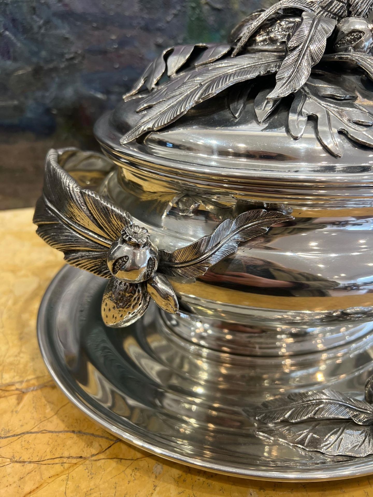 AN ITALIAN SILVER PLATED TUREEN AND STAND IN THE STYLE OF BUCCELLATI - Image 6 of 8