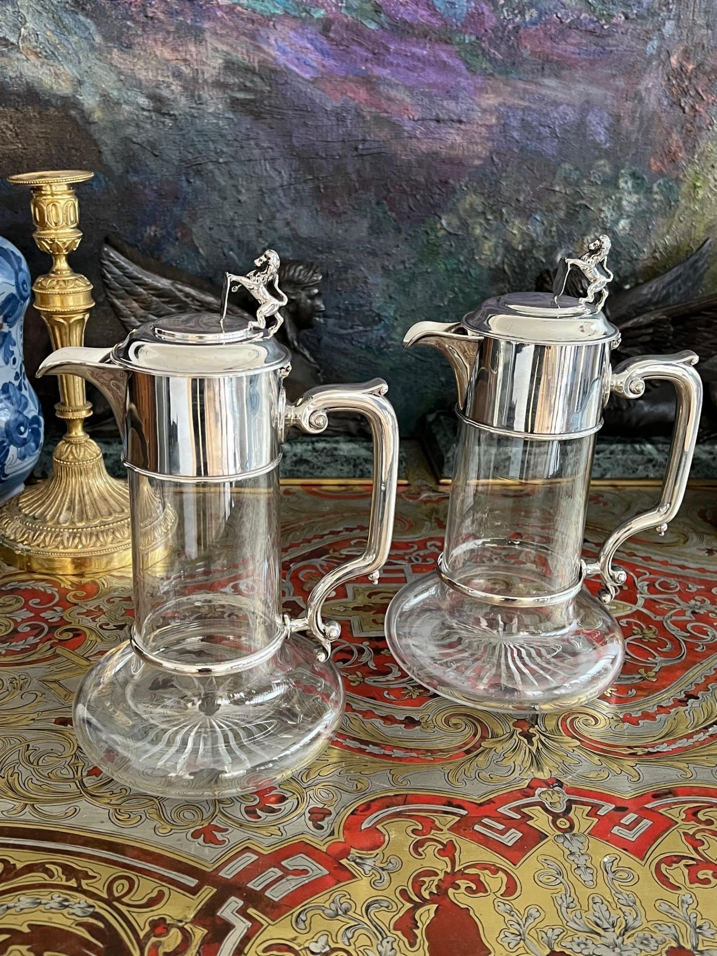 A PAIR OF 19TH CENTURY STERLING SILVER AND GLASS CLARET JUGS SURMOUNTED BY LIONS - Image 2 of 6