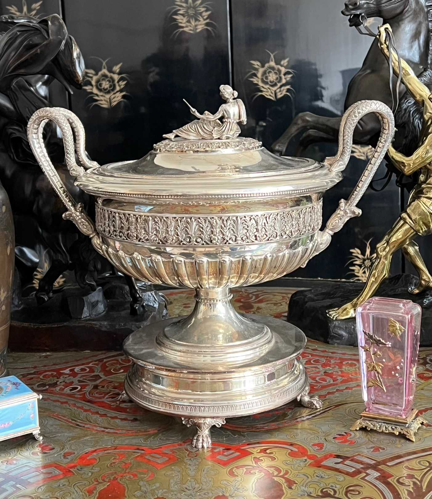 A VERY LARGE SILVER NEO-CLASSICAL STYLE URN AND COVER, ITALIAN, EARLY 20TH CENTURY - Image 10 of 13