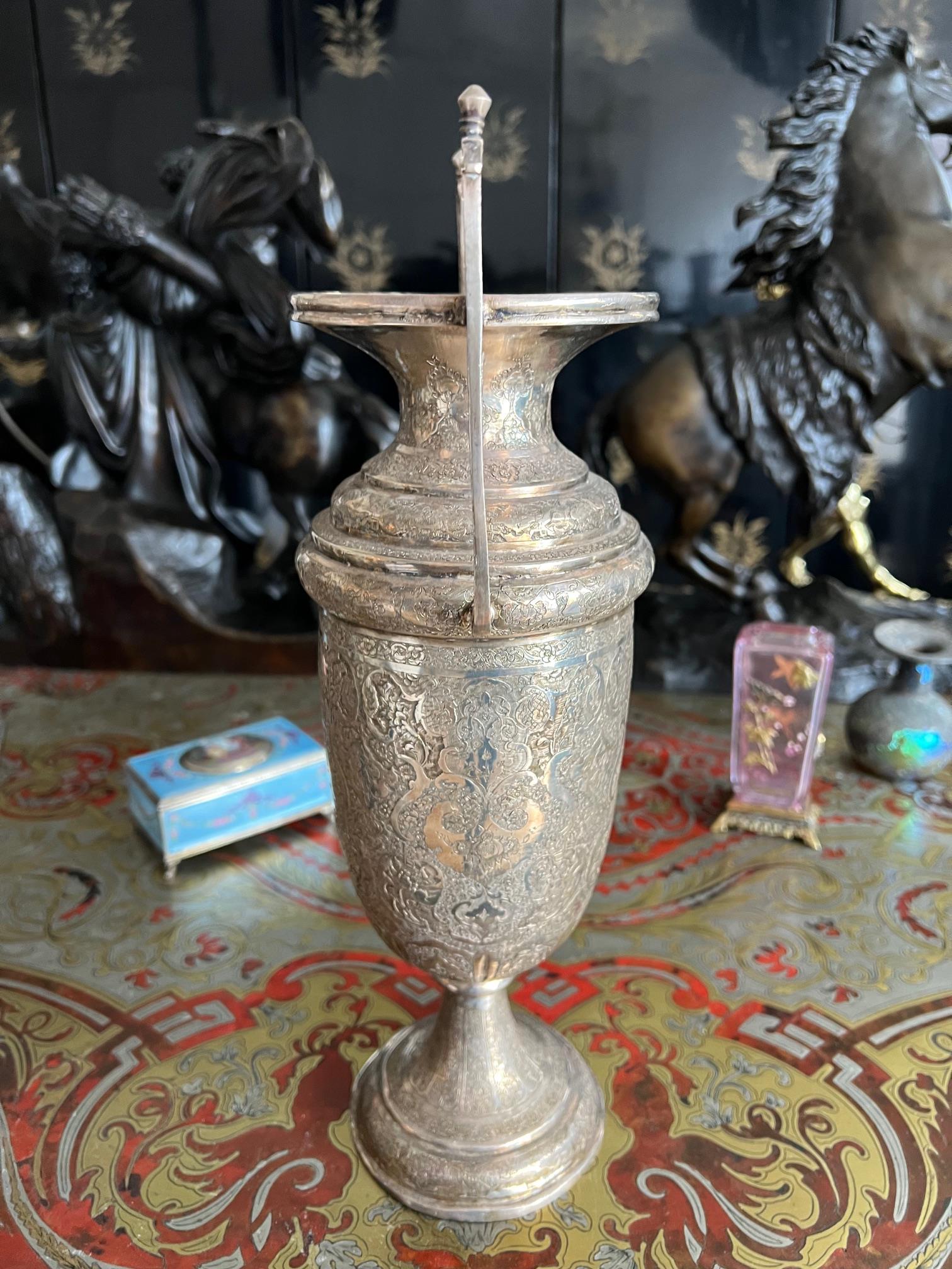 A PERSIAN SILVER TWIN HANDLED VASE - Image 6 of 10