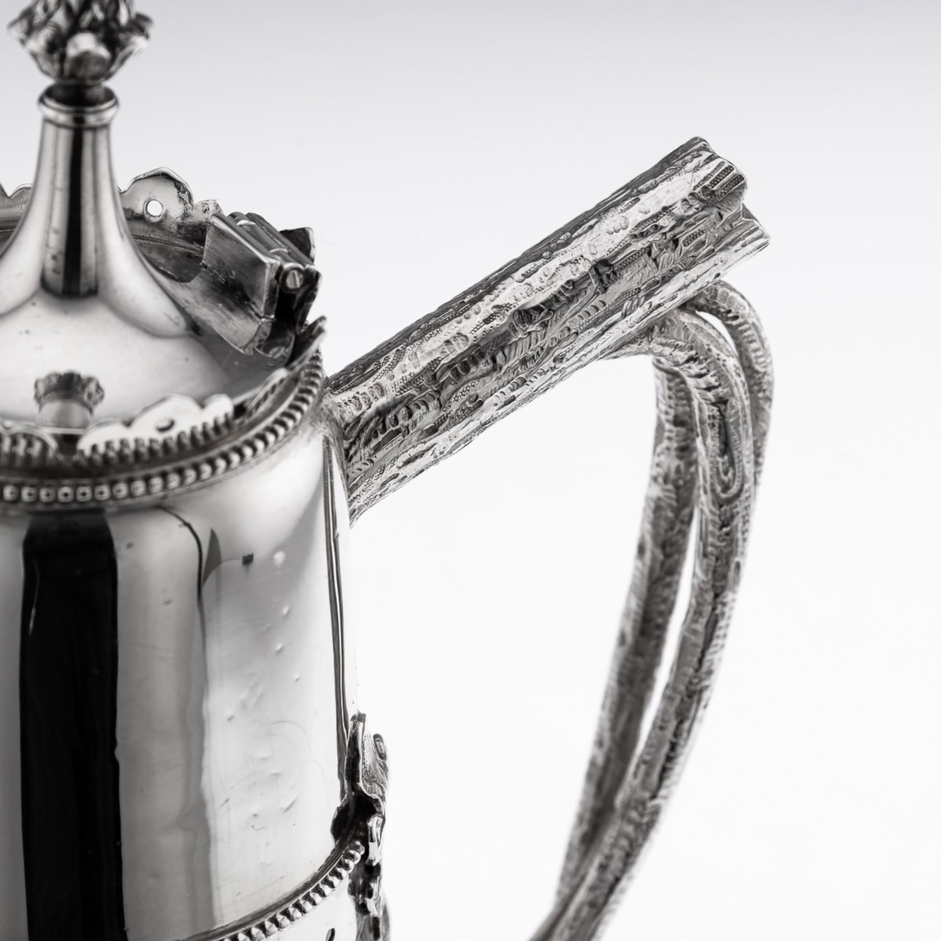 A 19TH CENTURY SILVER AND GLASS HUNTING CLARET JUG C. 1887 - Image 27 of 30