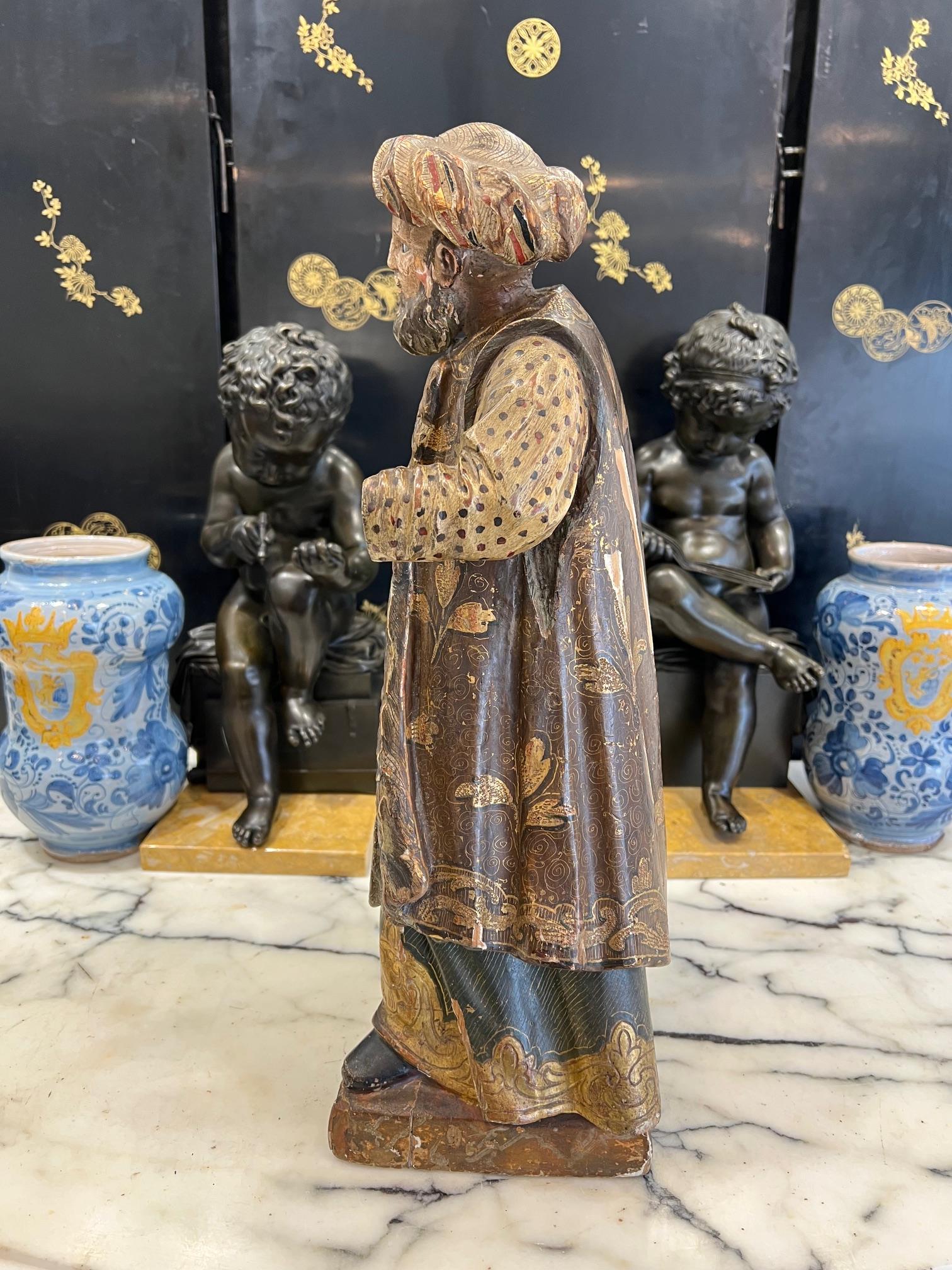 A RARE 18TH CENTURY ITALIAN POLYCHROME DECORATED FIGURE OF AN OTTOMAN - Image 2 of 7