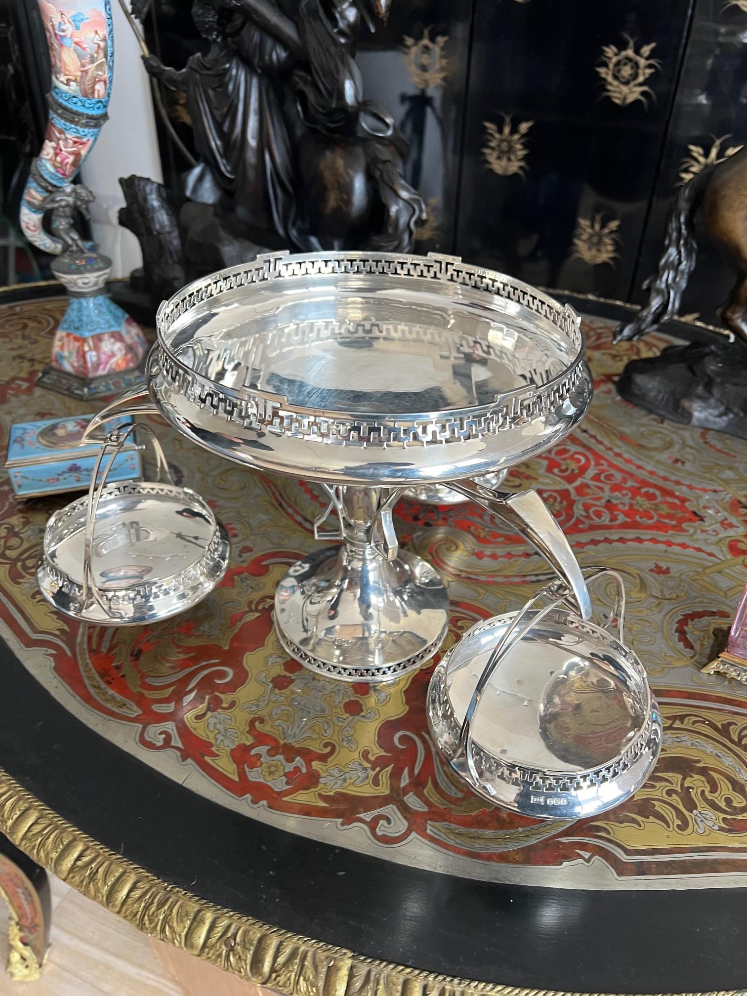 A STERLING SILVER CENTREPIECE BY WALKER & HALL, C. 1923 - Image 3 of 8