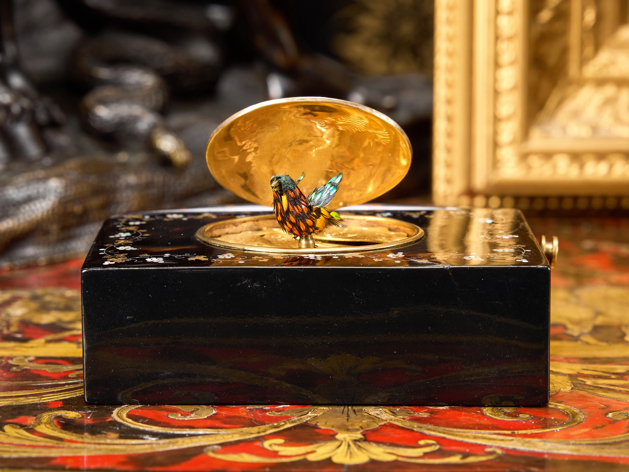A RARE LATE 19TH CENTURY TORTOISESHELL AND MOTHER OF PEARL INLAID SINGING BIRD BOX