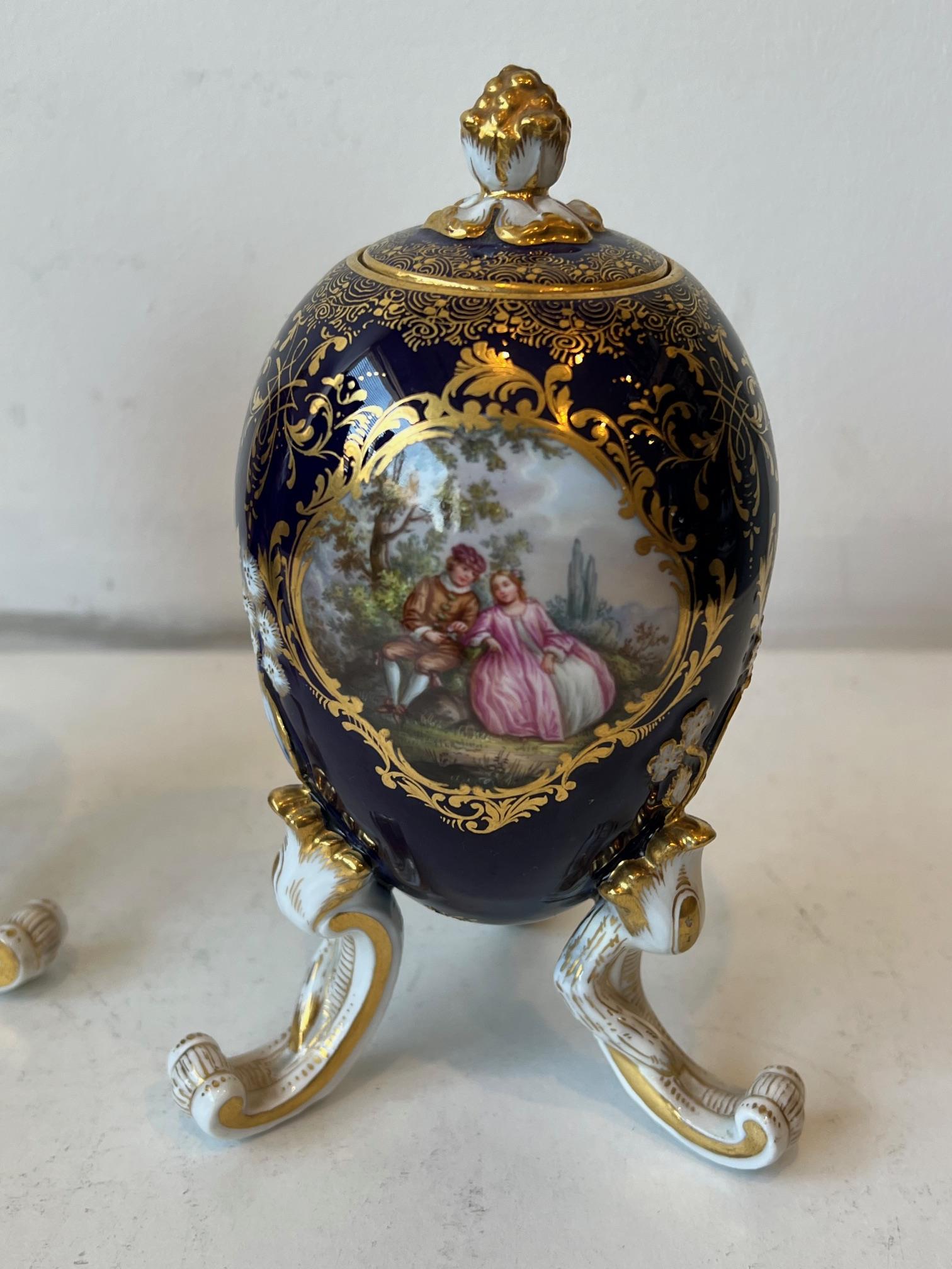 MEISSEN: A PAIR OF LATE 19TH / EARLY 20TH CENTURY PORCELAIN EGG SHAPED TEA CADDIES - Image 13 of 16