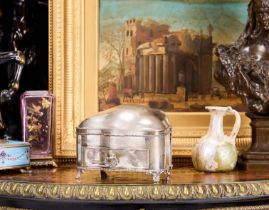 AN EDWARDIAN SILVER JEWELLERY CASKET, CHESTER, C. 1907