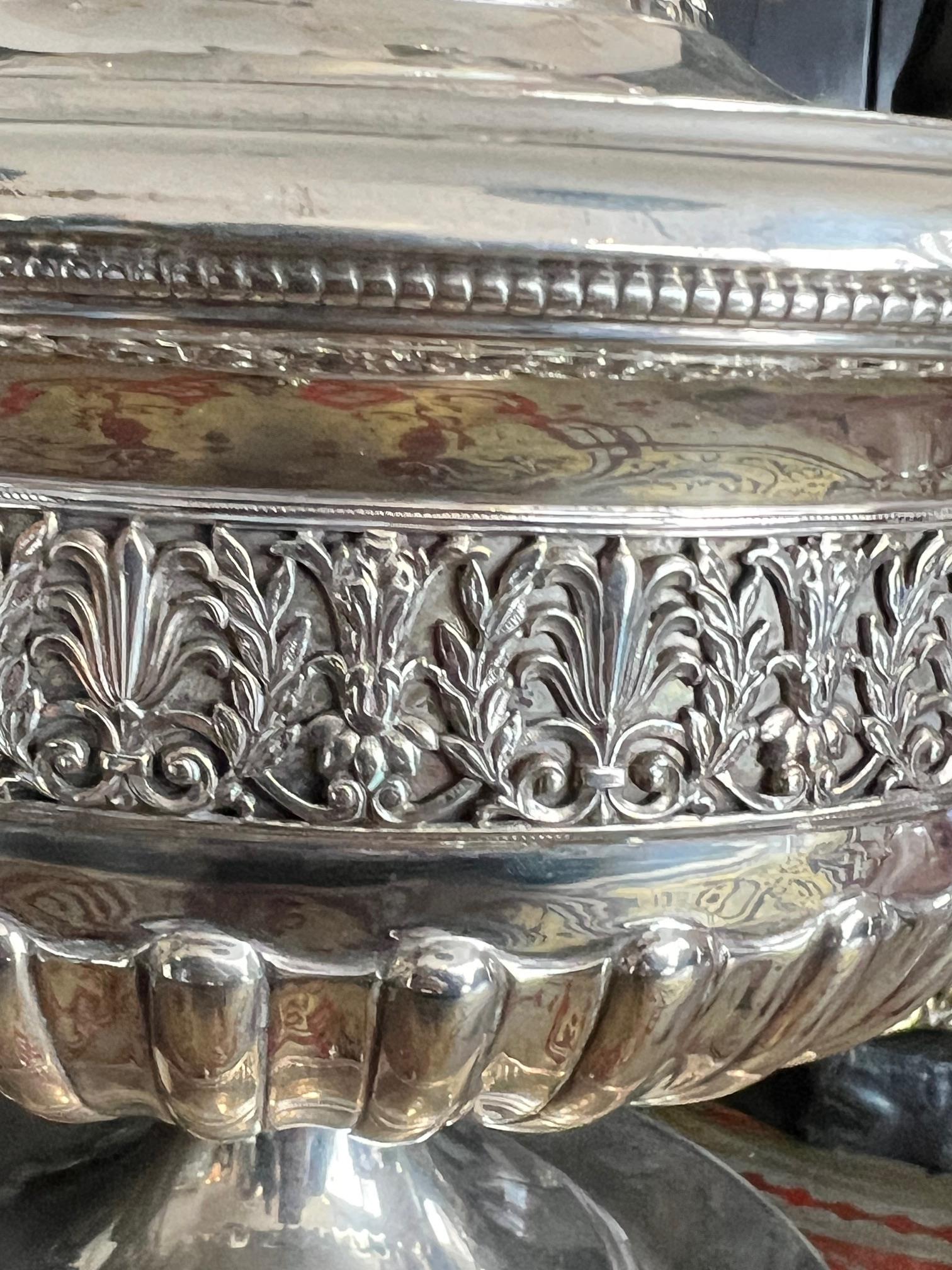 A VERY LARGE SILVER NEO-CLASSICAL STYLE URN AND COVER, ITALIAN, EARLY 20TH CENTURY - Image 4 of 13